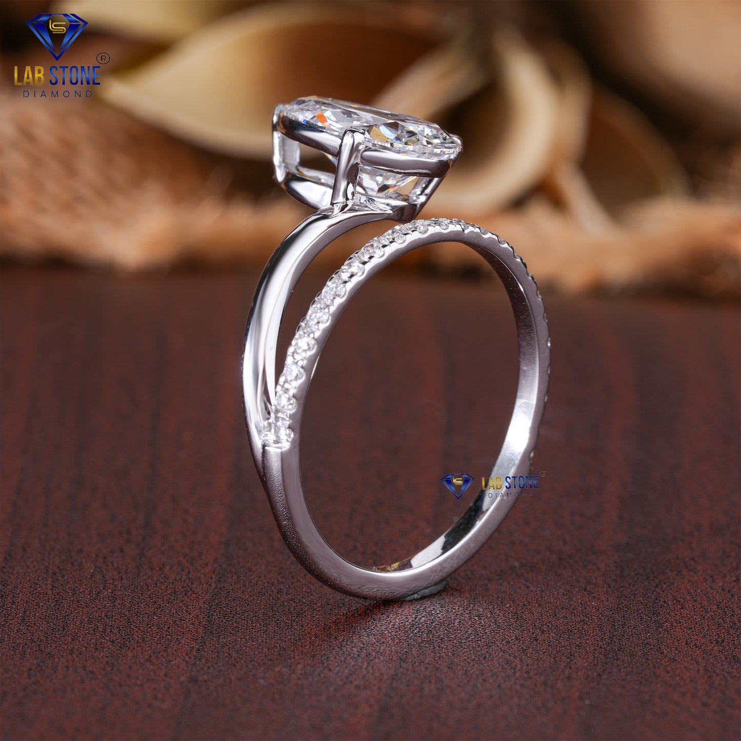 2.67 TDW Pear & Round Cut Diamond Women's Engagement Ring