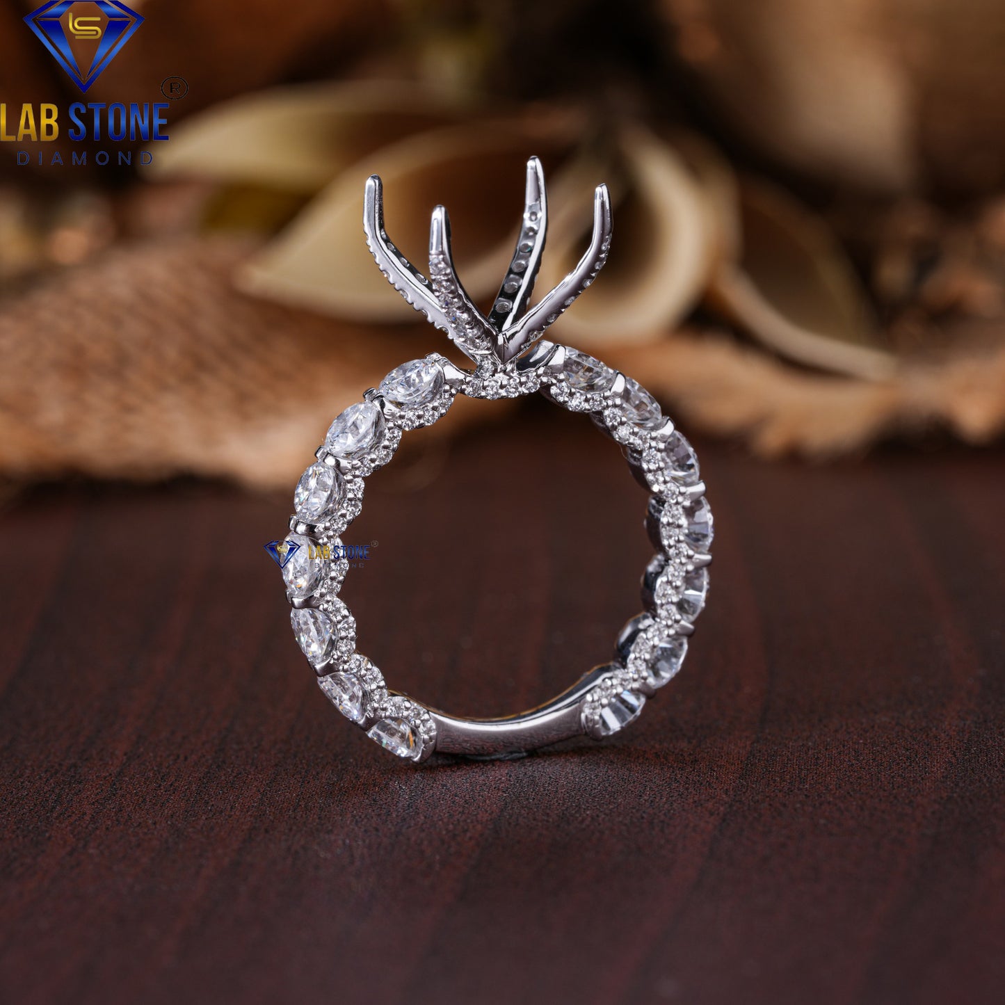 2.85 TDW Round Cut Diamond Women's Engagement Ring