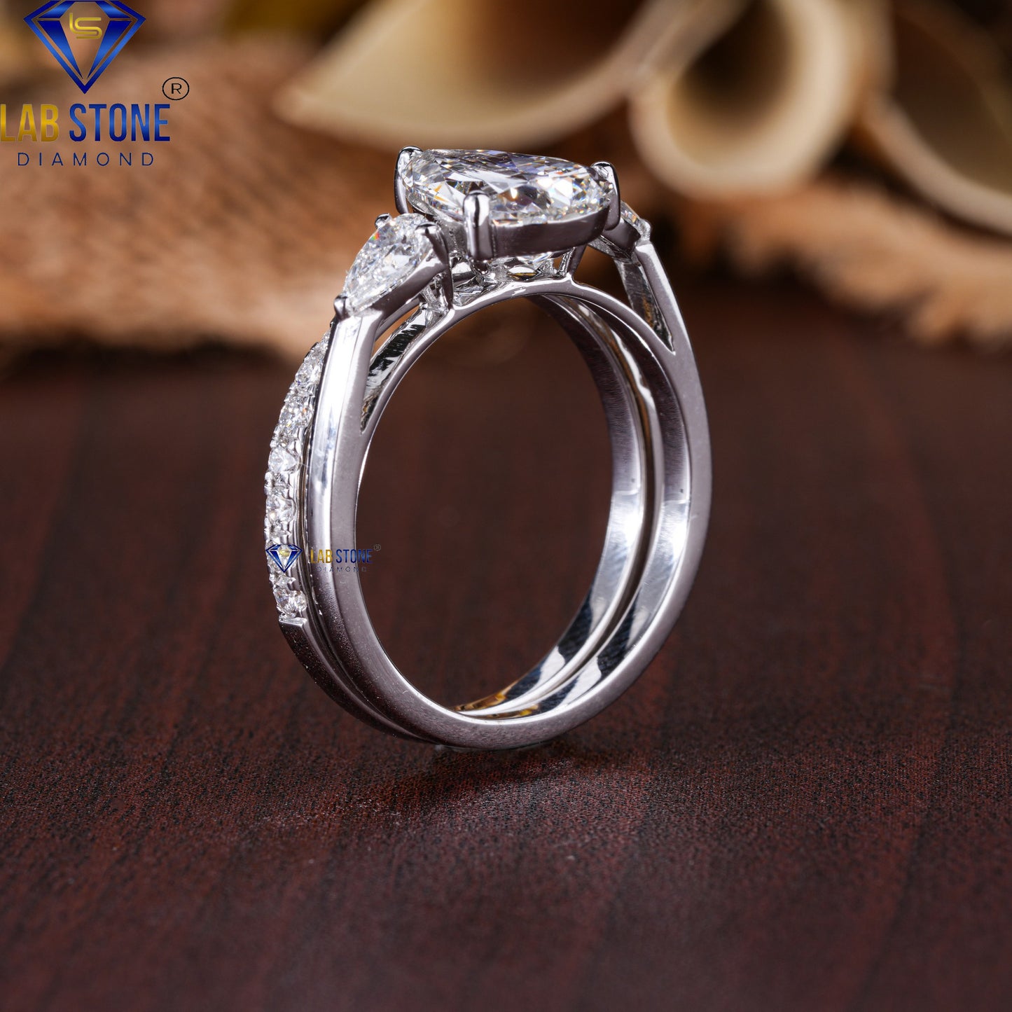 2.49 TDW Pear & Round Cut Diamond Women's Ring with Band