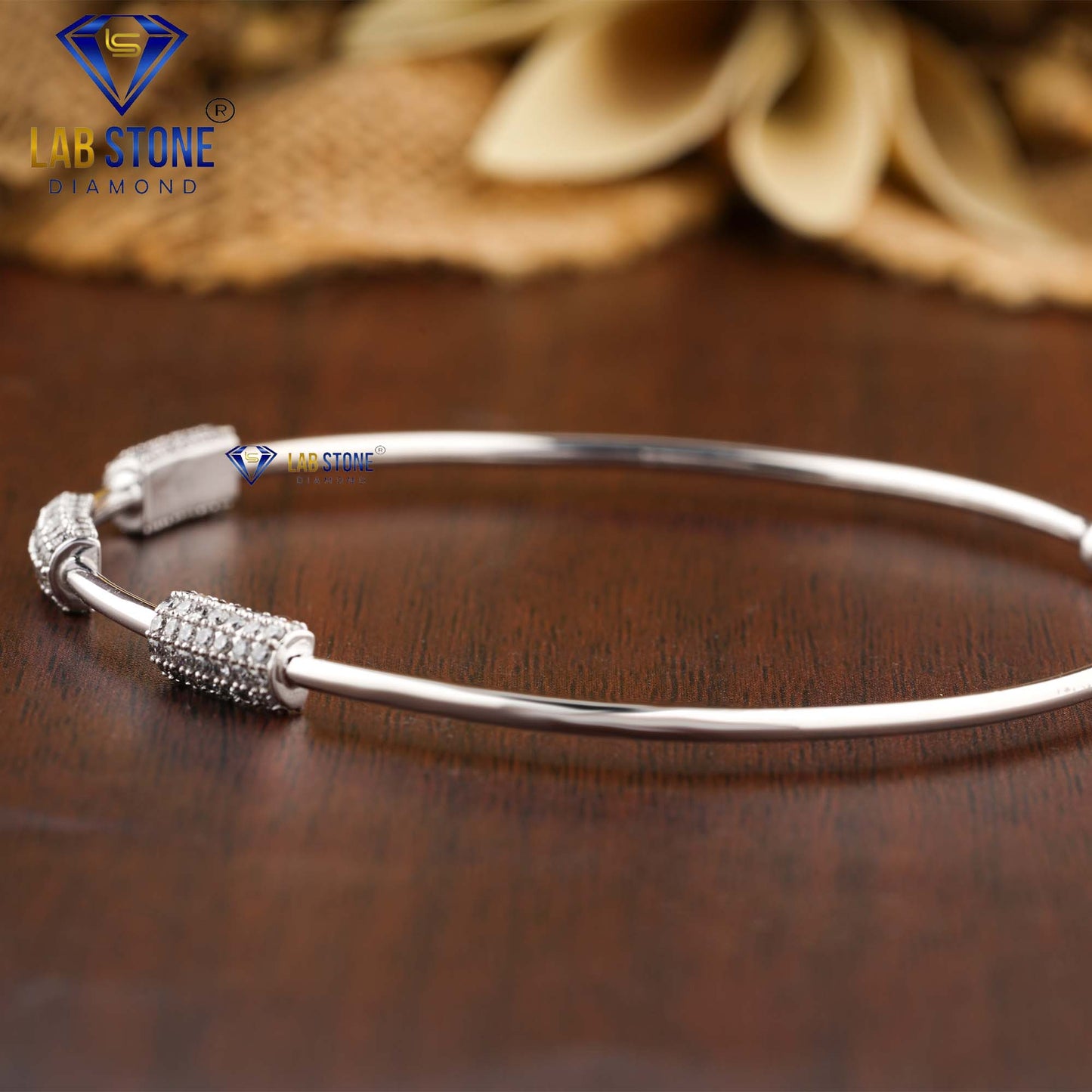 0.81 TDW Round Cut Diamond Bangle Bracelet