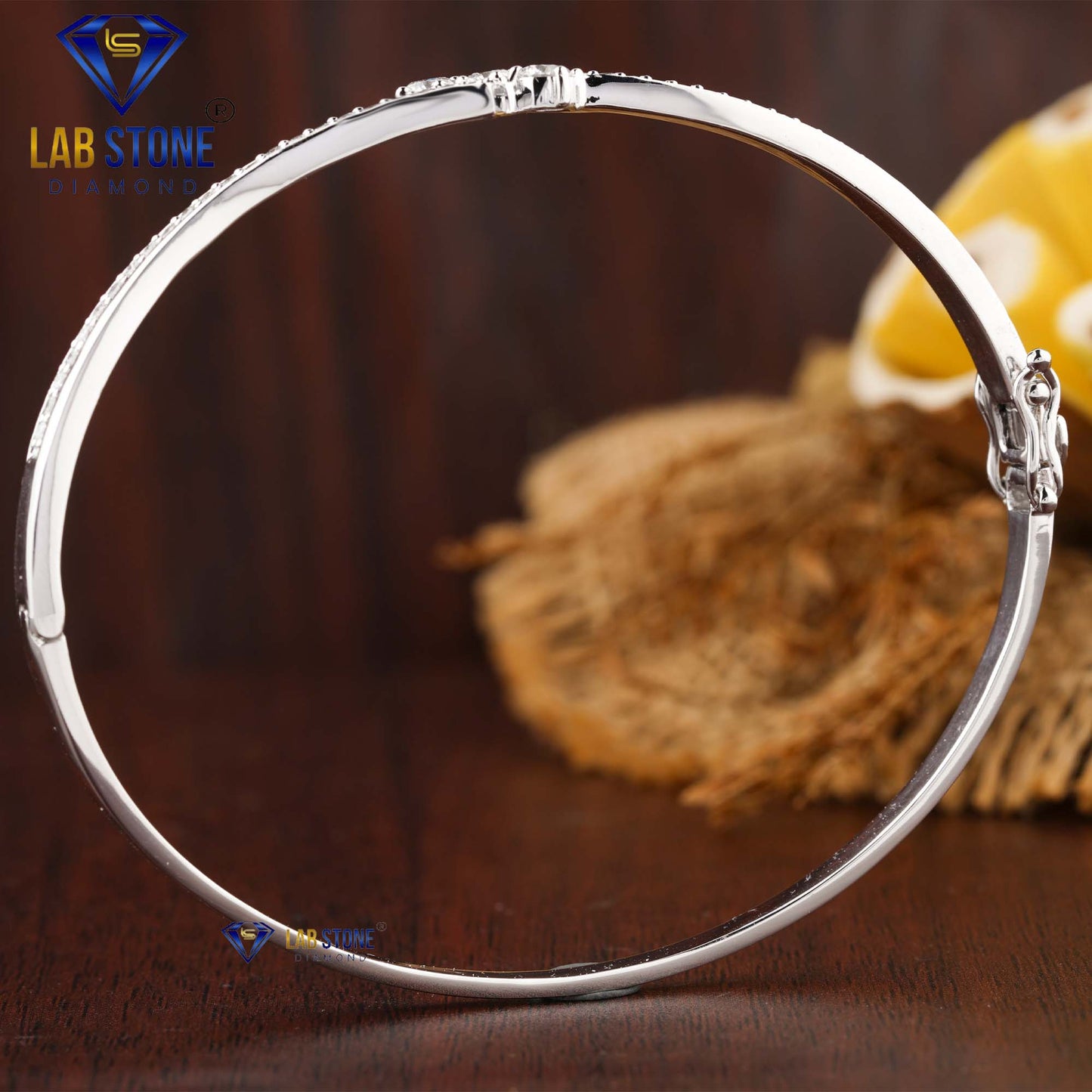 1.053 TDW Round Cut Diamond Bangle Bracelet