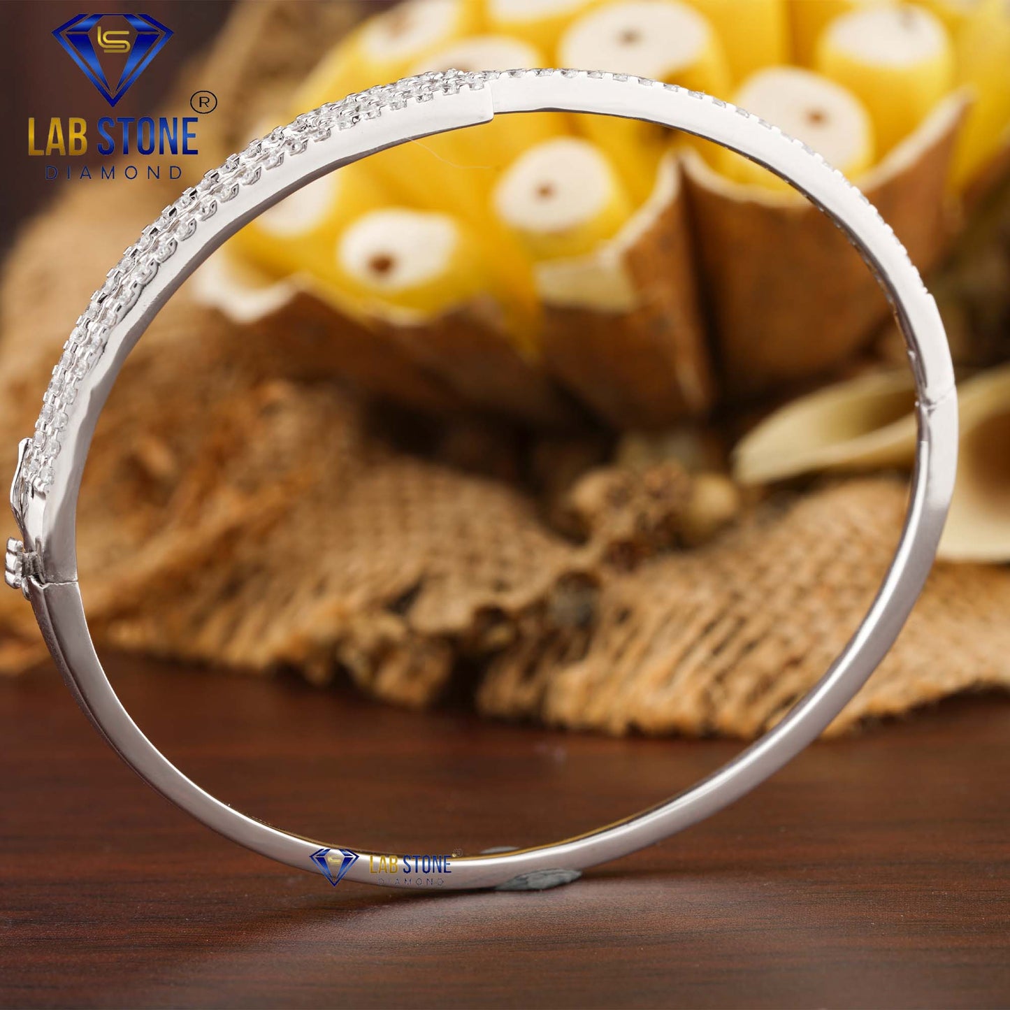 1.13 TDW Round Cut Diamond Bangle Bracelet