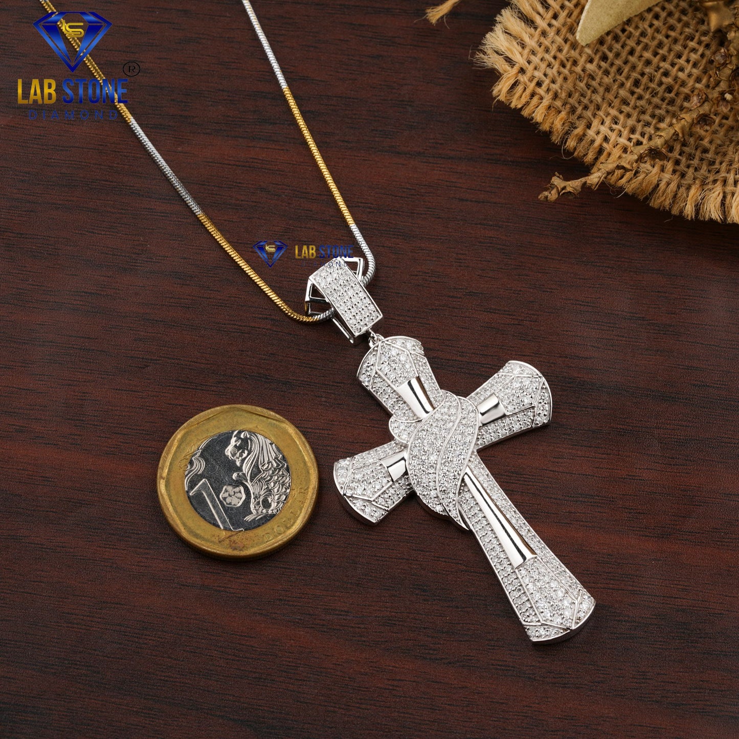 2.304 TDW Round Cut Diamond Cross Pendant with Chain