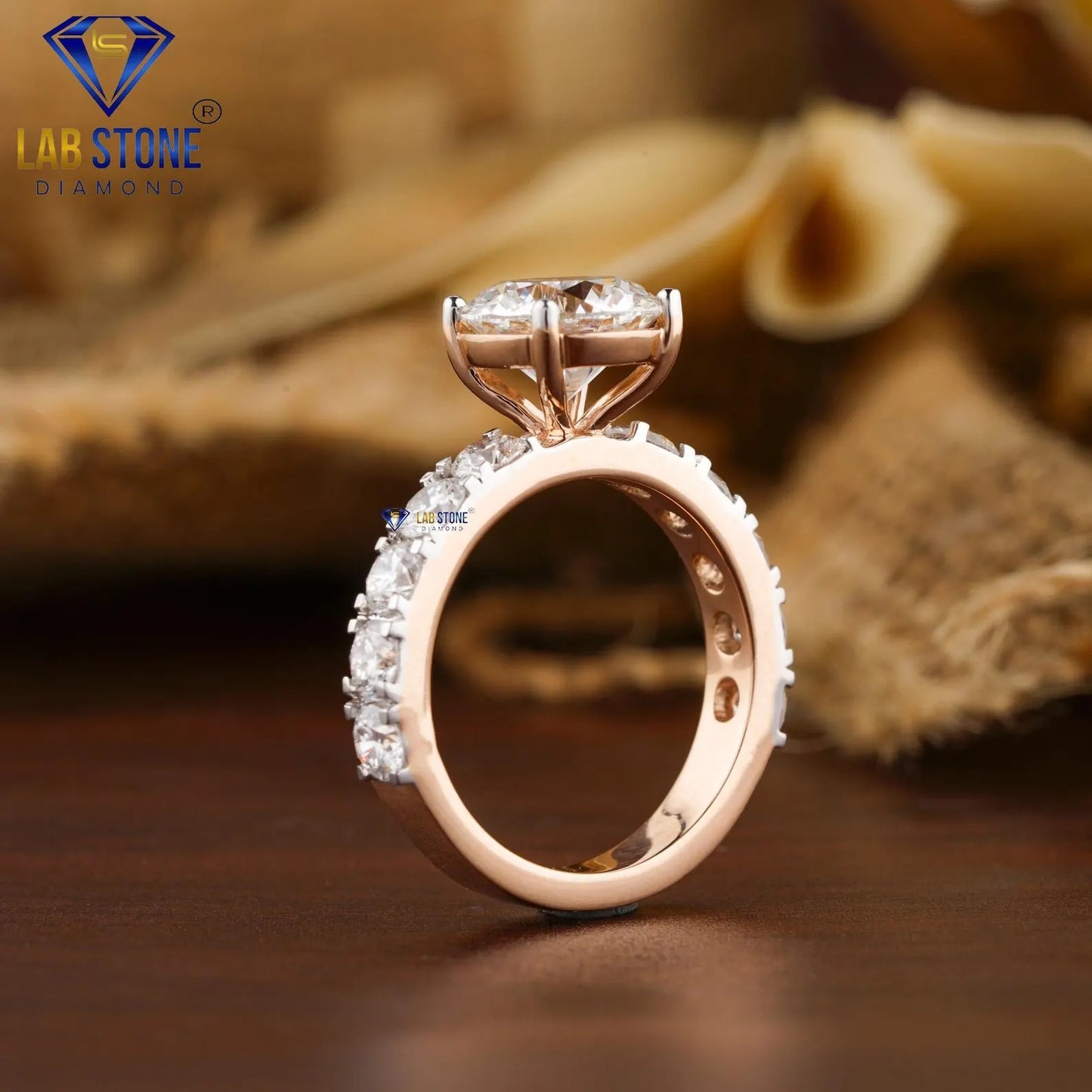 3.20 TDW Round Cut Women’s Engagement Diamond Ring