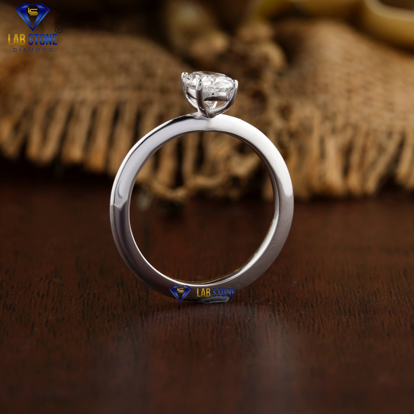 1.00 TDW Oval Cut Women’s Diamond Solitaire Ring
