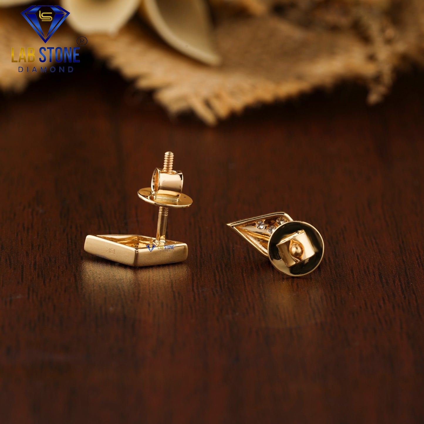 0.104 TDW Round Cut Diamond Stud Earrings