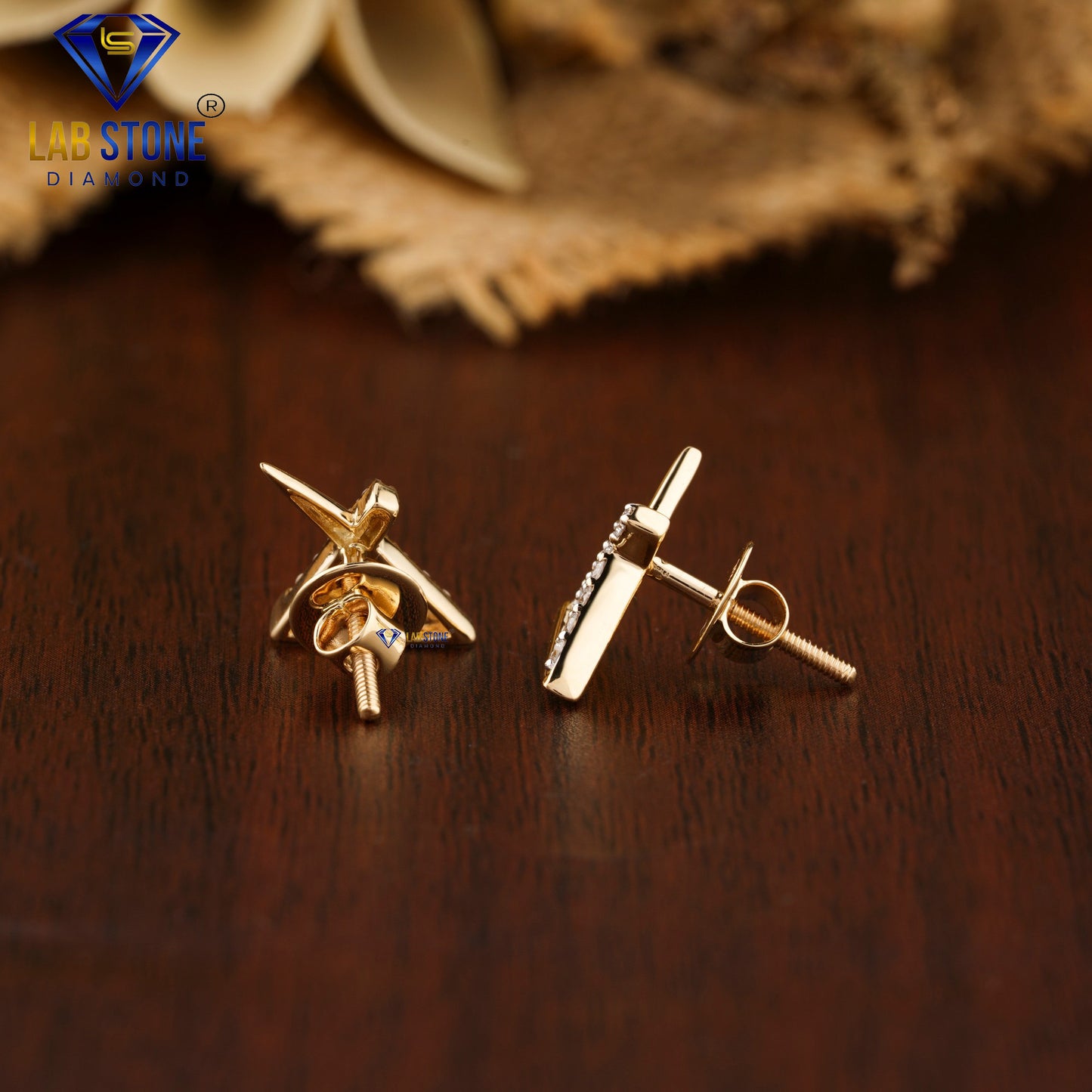 0.21 TDW Round Cut Diamond Stud Earrings