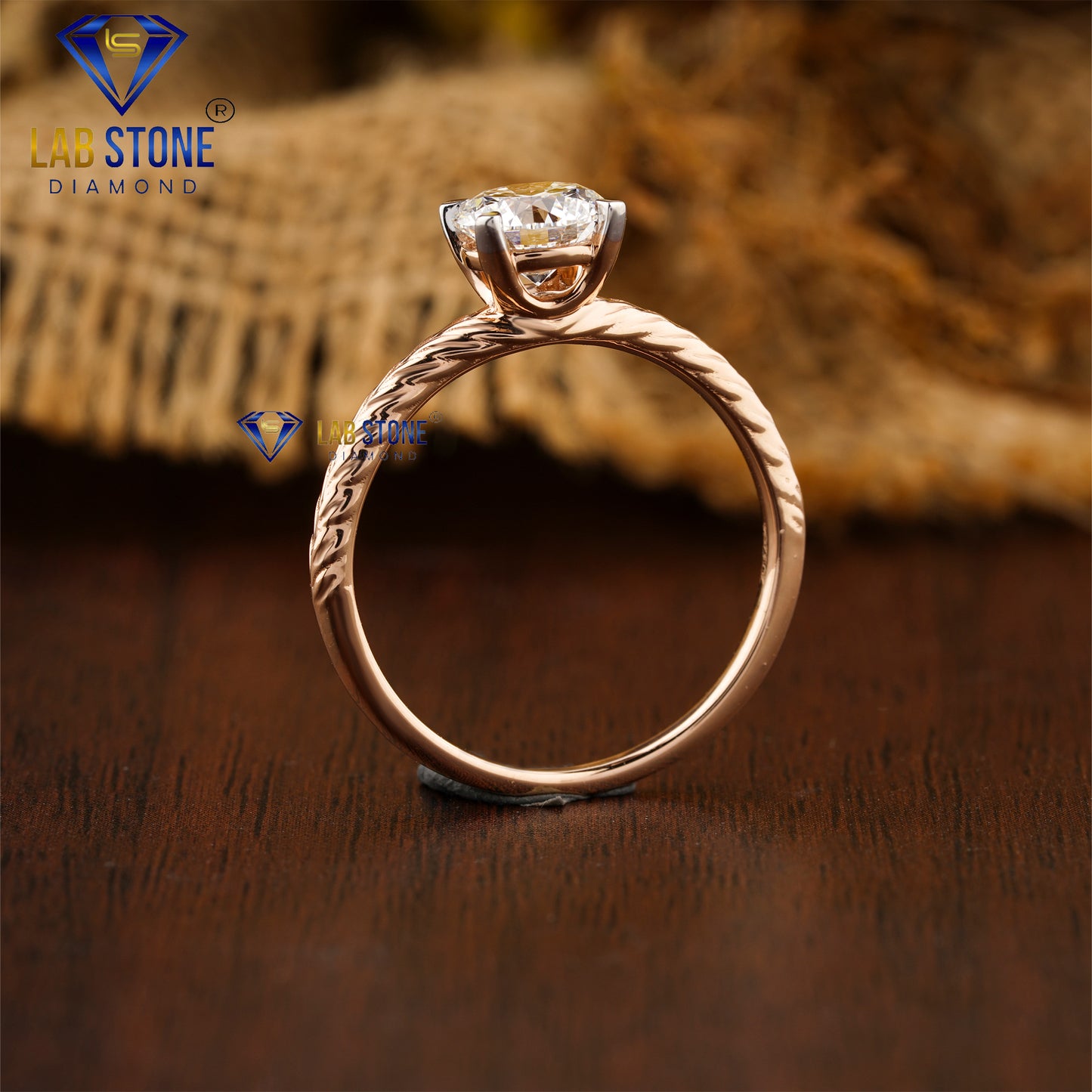 0.93 TDW Round Cut Women’s Solitaire Diamond Ring