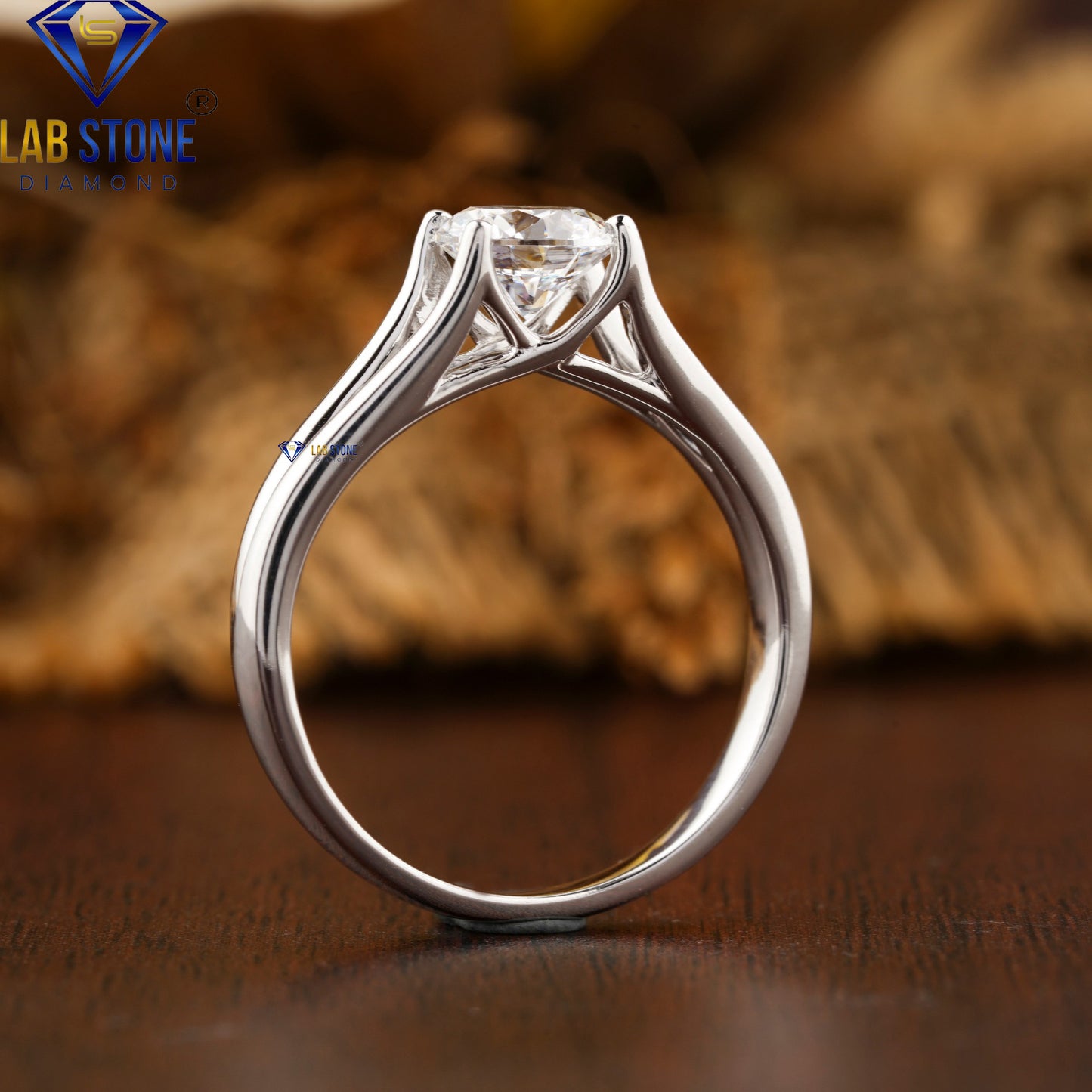 0.92 TDW Round Cut Diamond Women’s Solitaire Ring