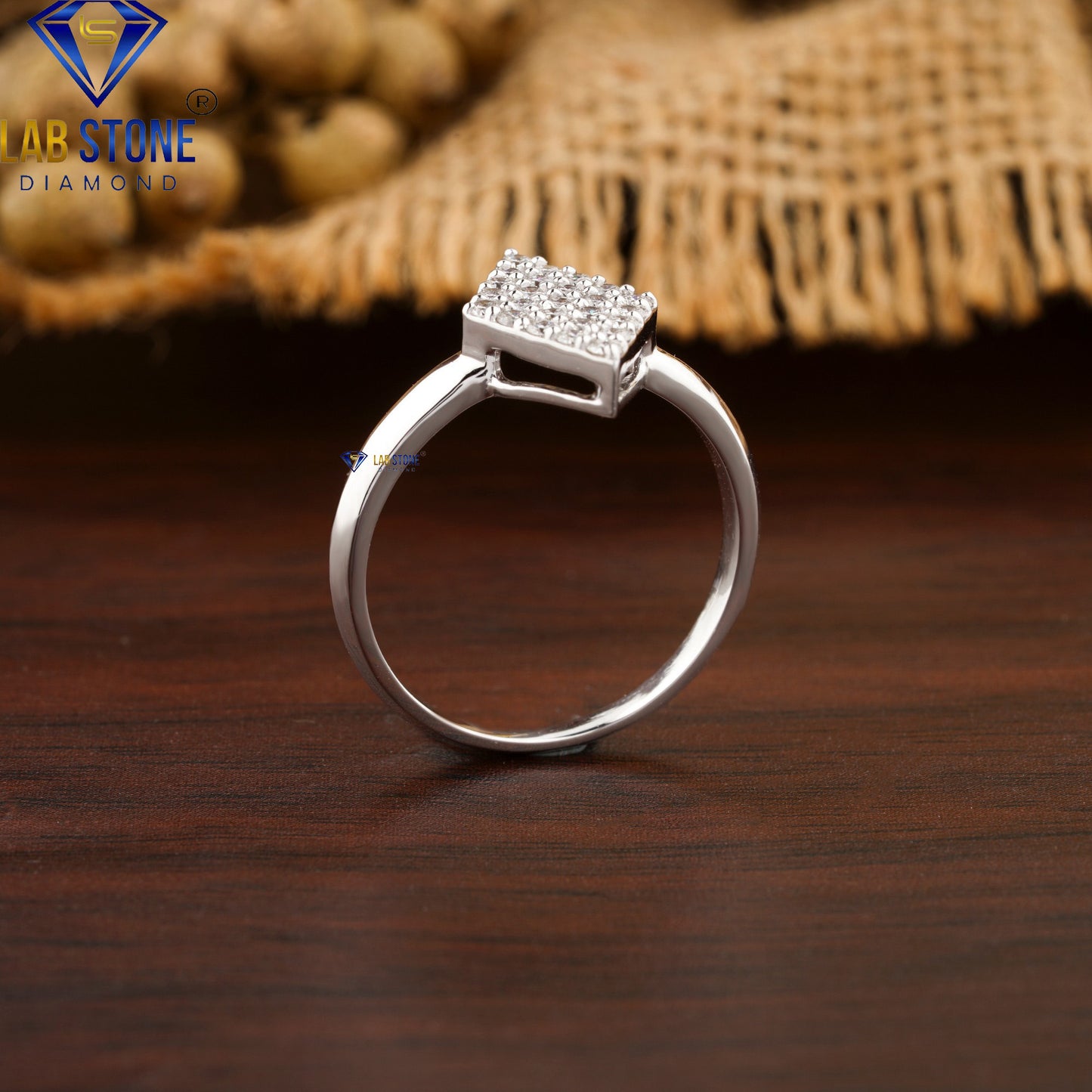 0.34 TDW Round Cut Diamond Women’s Engagement Ring