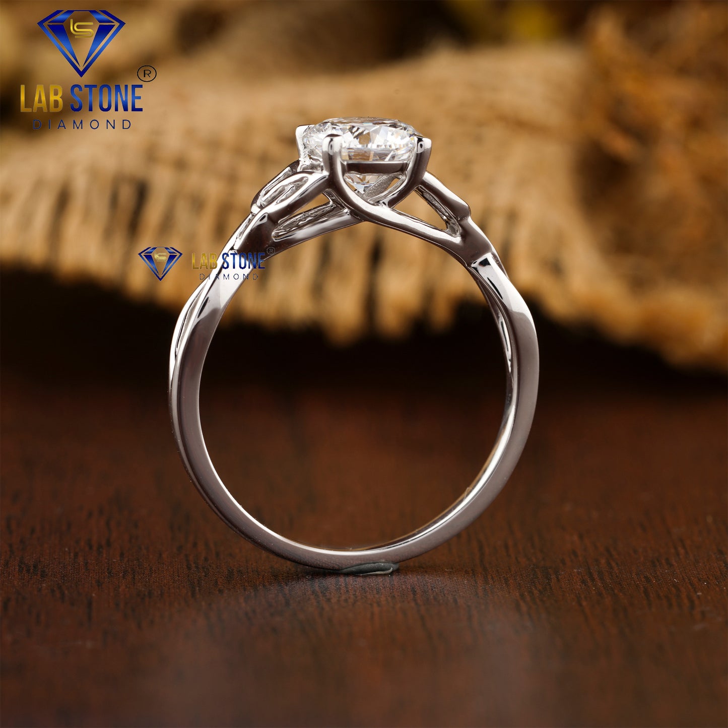 0.95 TDW Round Cut Diamond Women’s Solitaire Ring