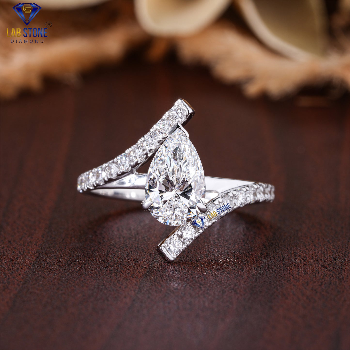 1.44 TDW Pear & Round Cut Diamond Women's Engagement Ring