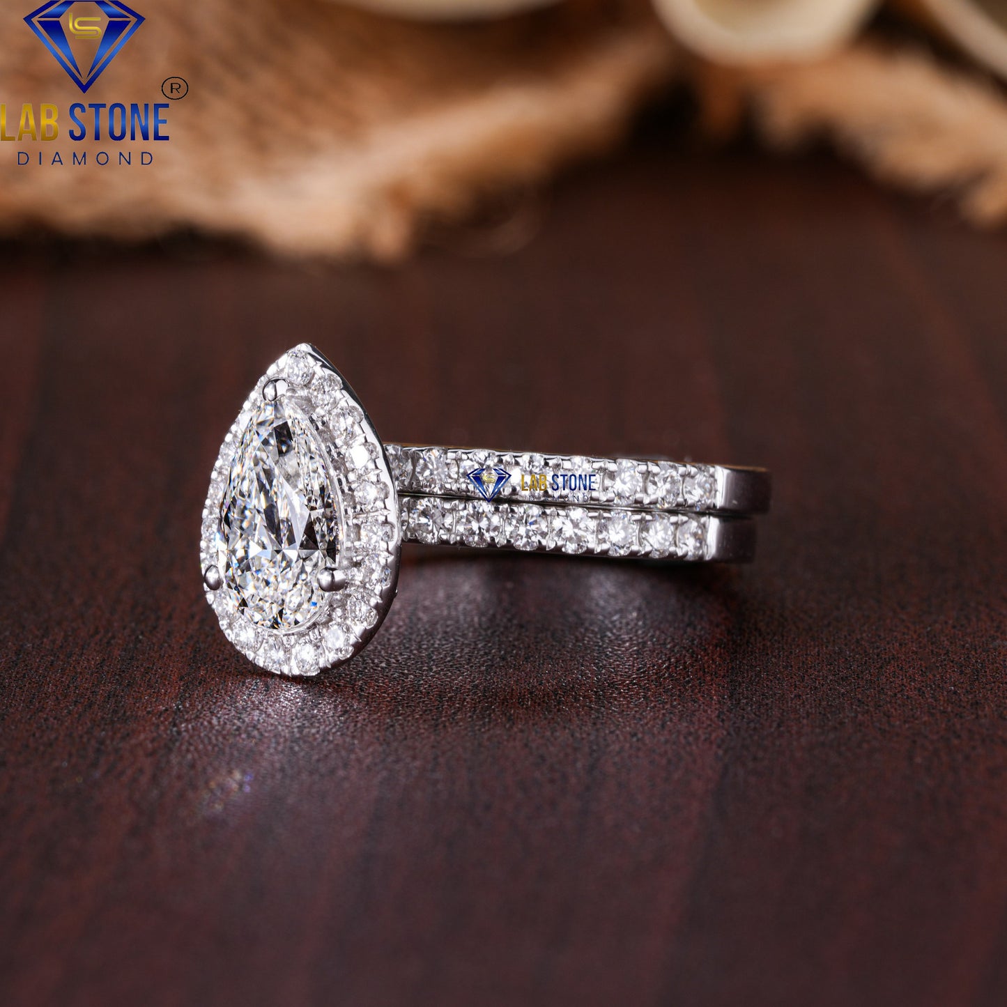 1.57 TDW Pear & Round Cut Diamond Women's Ring with Band