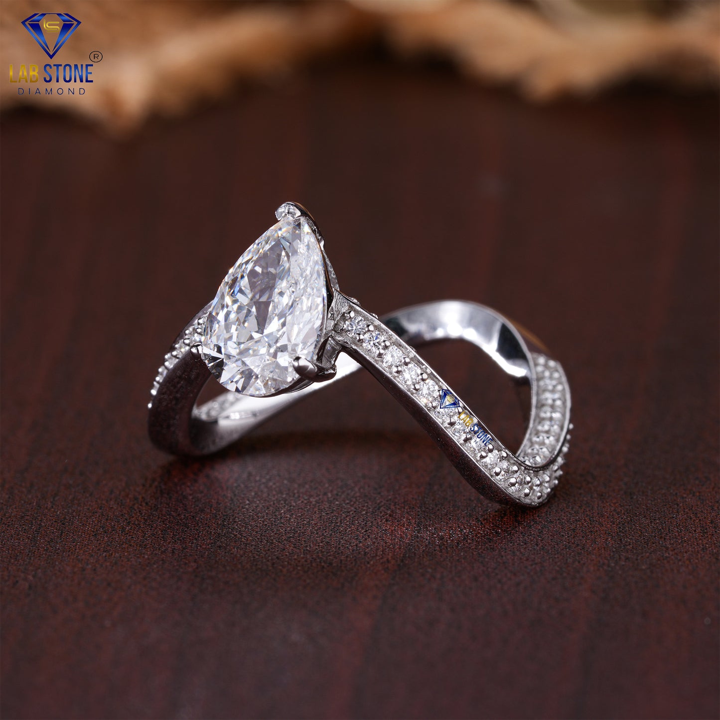 2.50 TDW Pear & Round Cut Diamond Women’s Engagement Ring