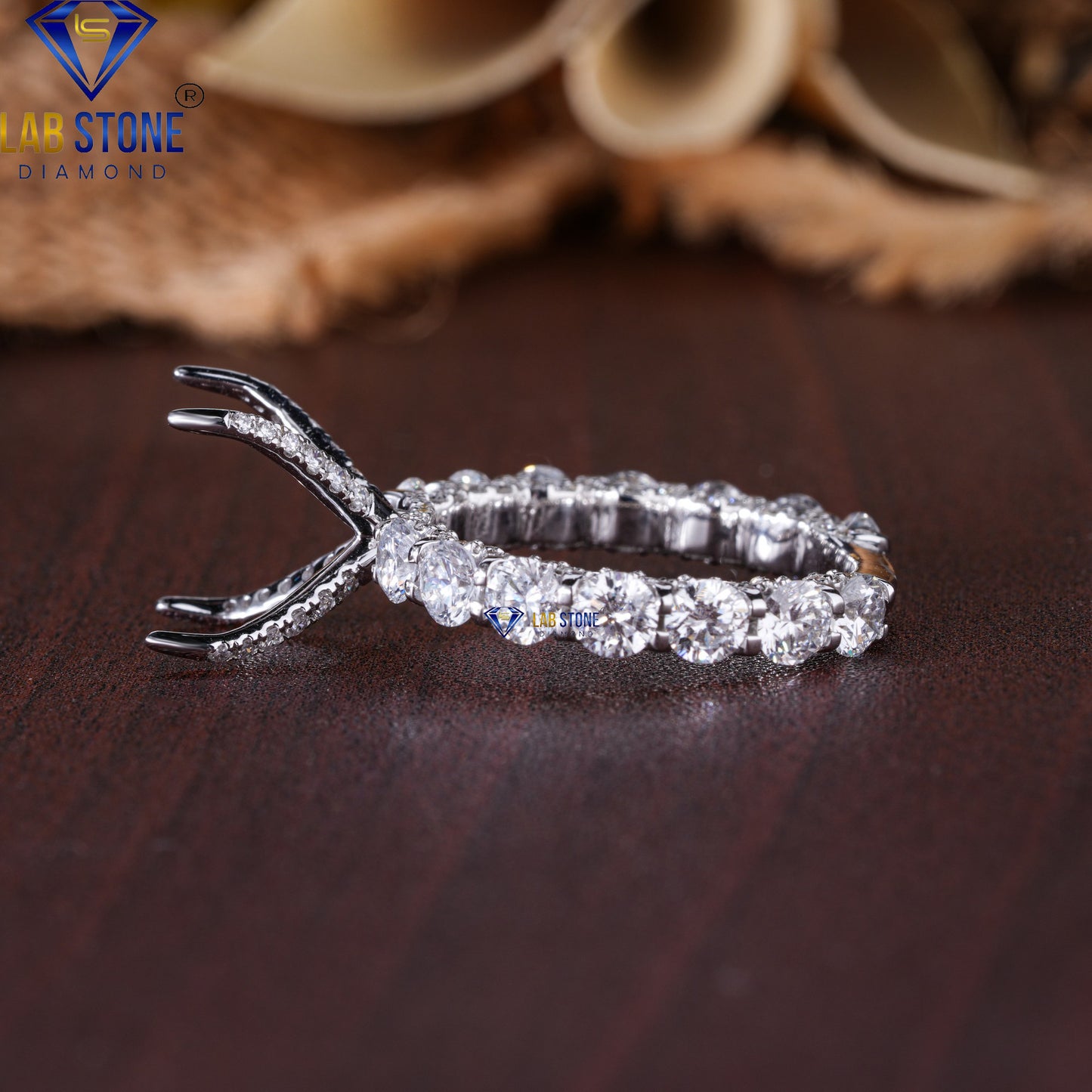 2.85 TDW Round Cut Diamond Women's Engagement Ring