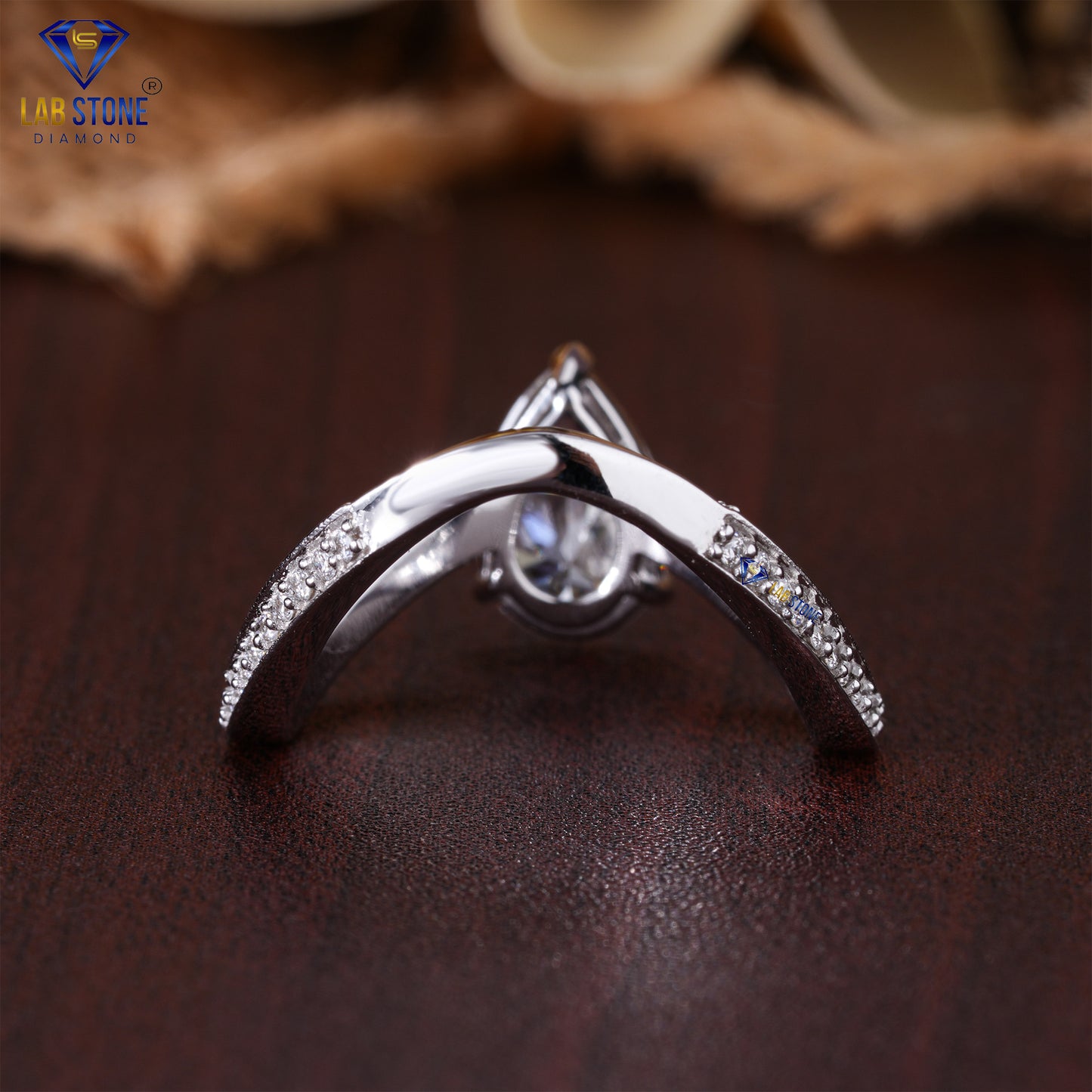 2.50 TDW Pear & Round Cut Diamond Women’s Engagement Ring