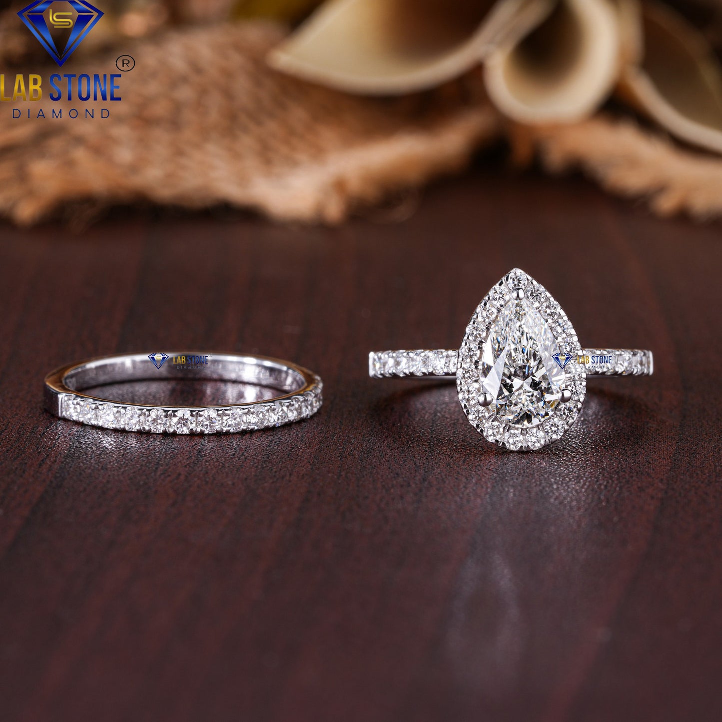 1.57 TDW Pear & Round Cut Diamond Women's Ring with Band