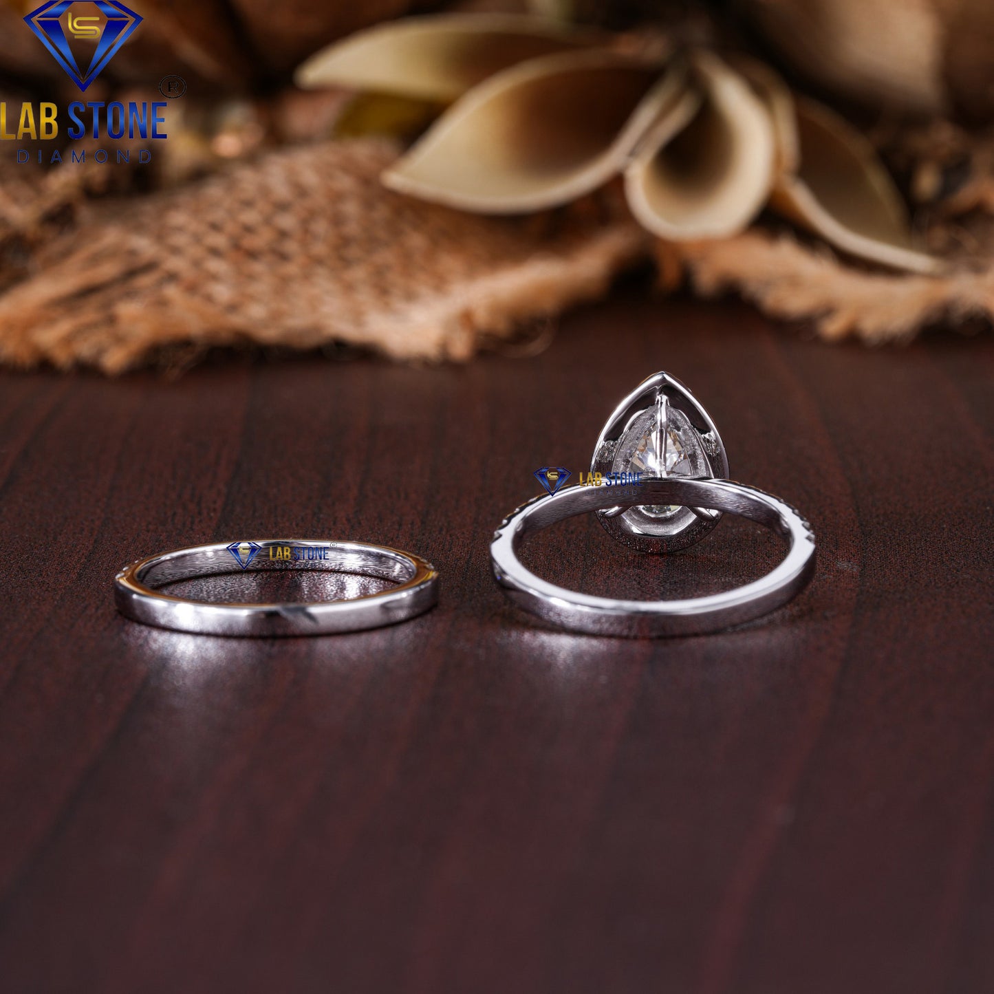 1.57 TDW Pear & Round Cut Diamond Women's Ring with Band