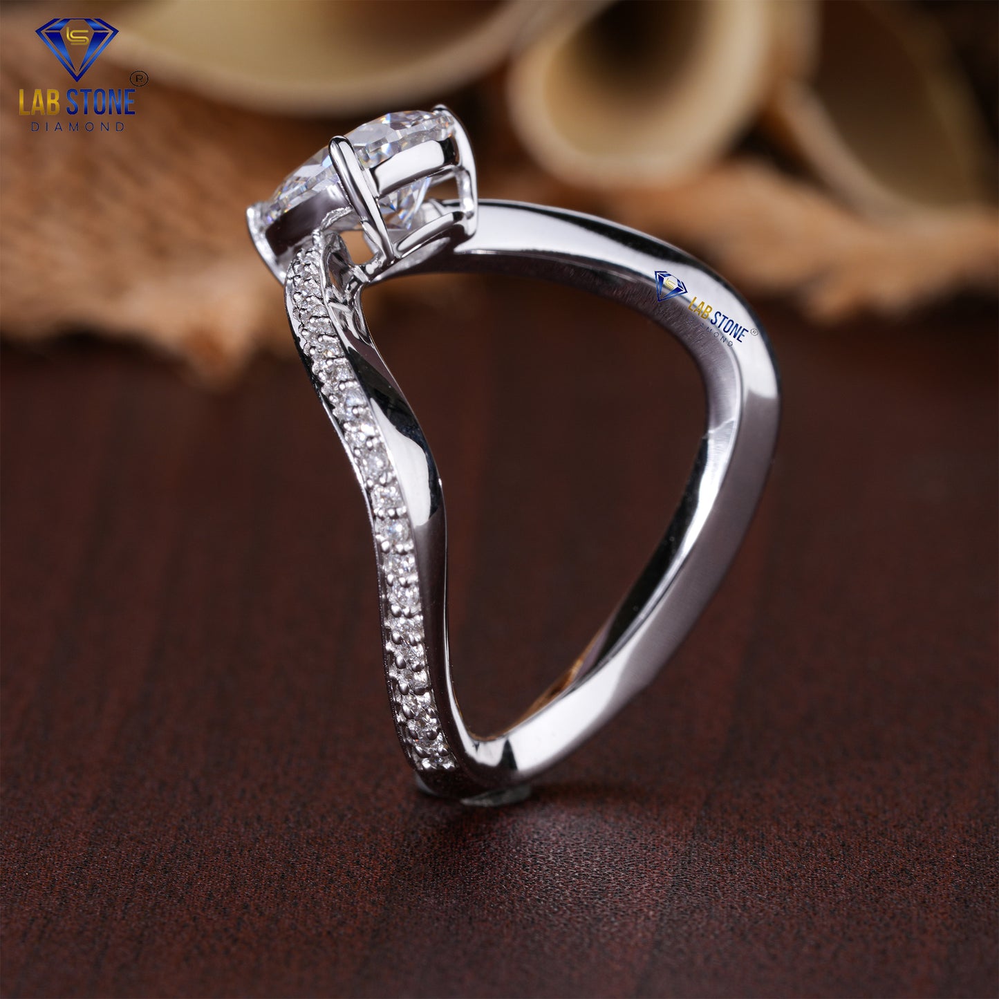 2.50 TDW Pear & Round Cut Diamond Women’s Engagement Ring