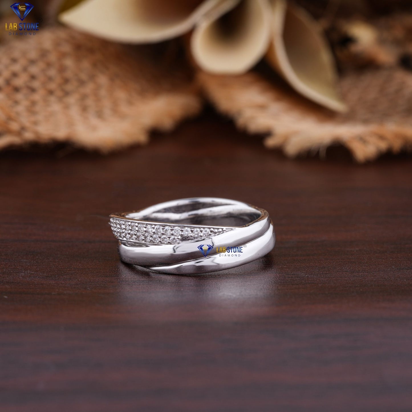 0.28 TDW Round Cut Diamond Women's Band Ring