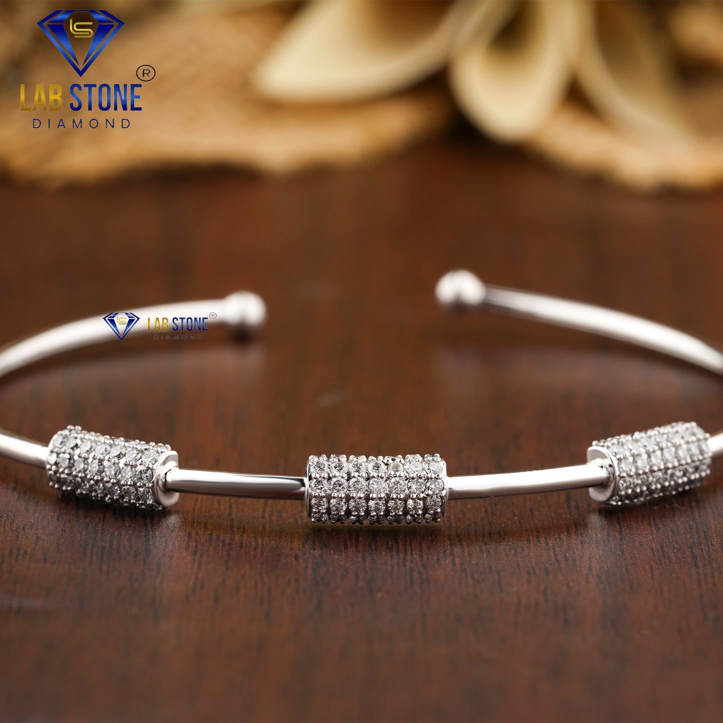 0.81 TDW Round Cut Diamond Bangle Bracelet