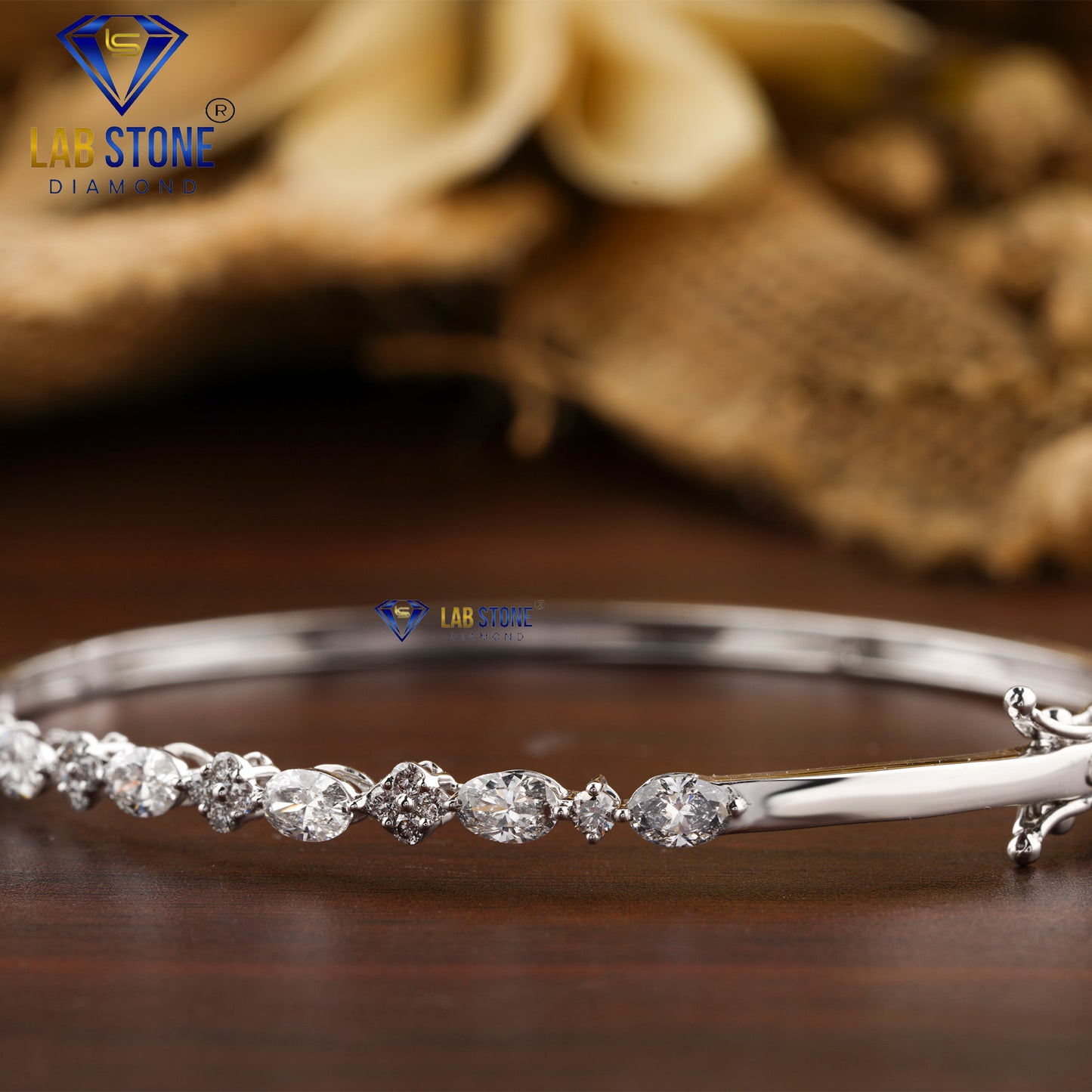 0.95 TDW Oval & Round Cut Diamond Bangle Bracelet