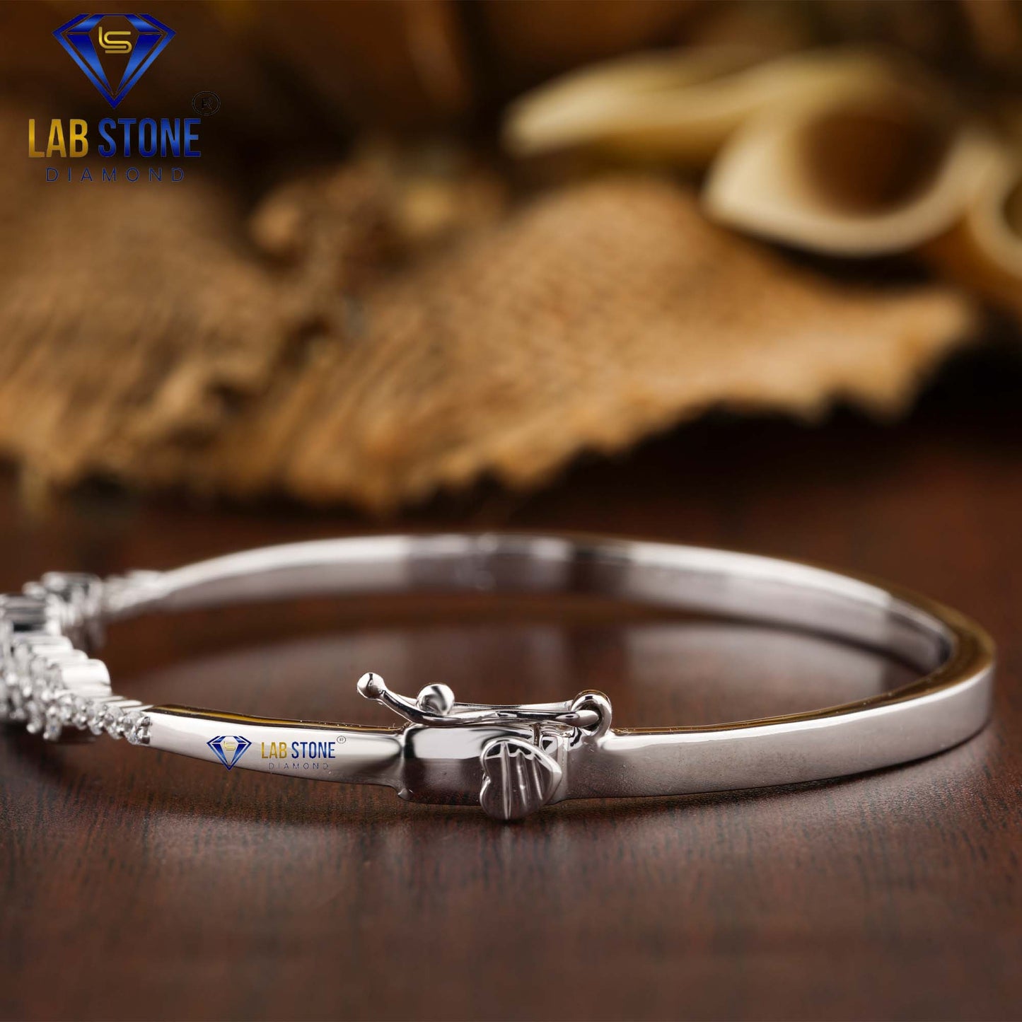 0.83 TDW Round Cut Diamond Bangle Bracelet