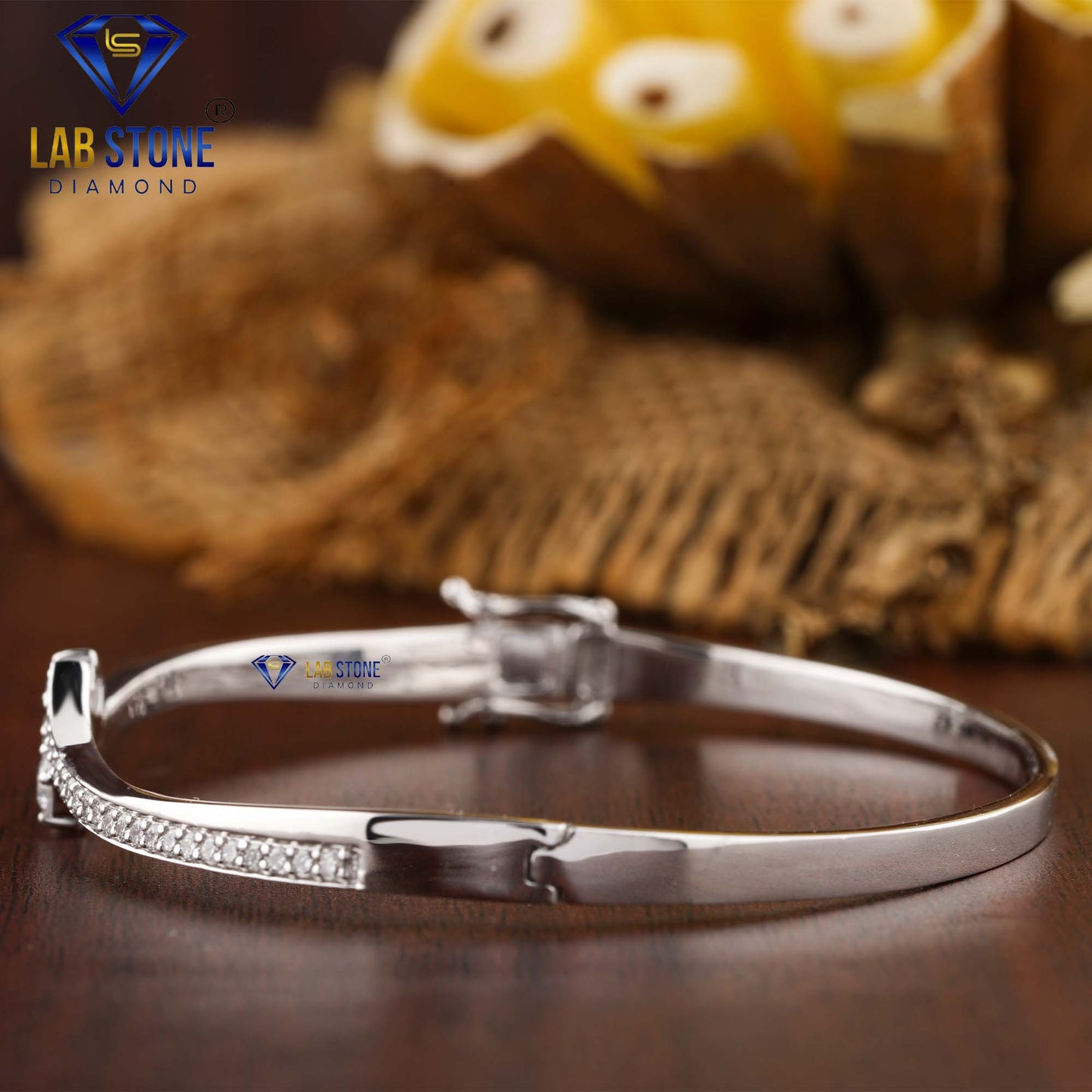 1.053 TDW Round Cut Diamond Bangle Bracelet