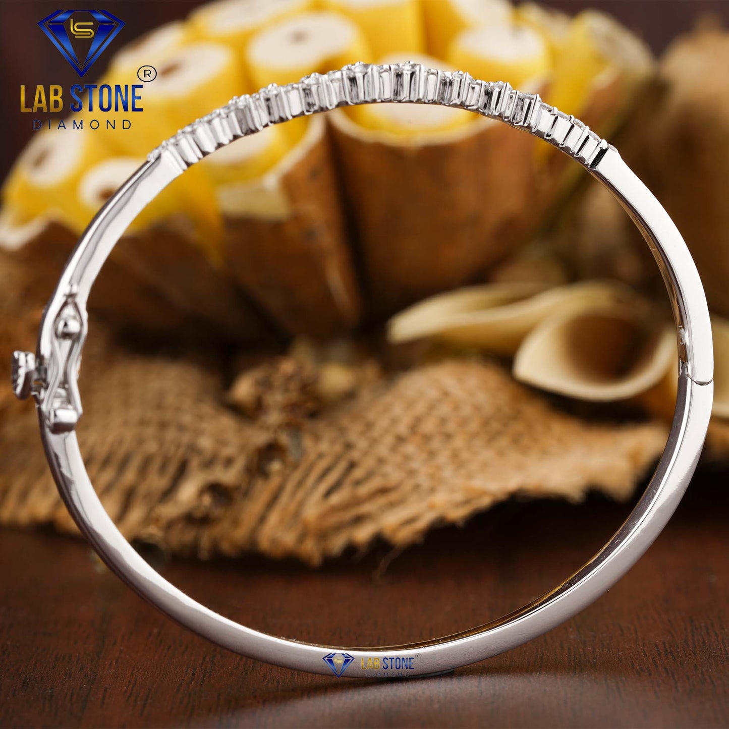 0.83 TDW Round Cut Diamond Bangle Bracelet
