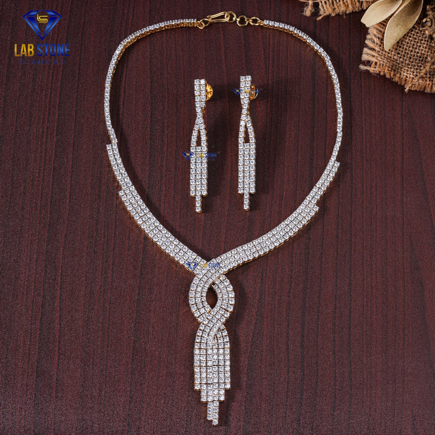 33.162 TDW Round Cut Diamond Women’s Charm Necklace