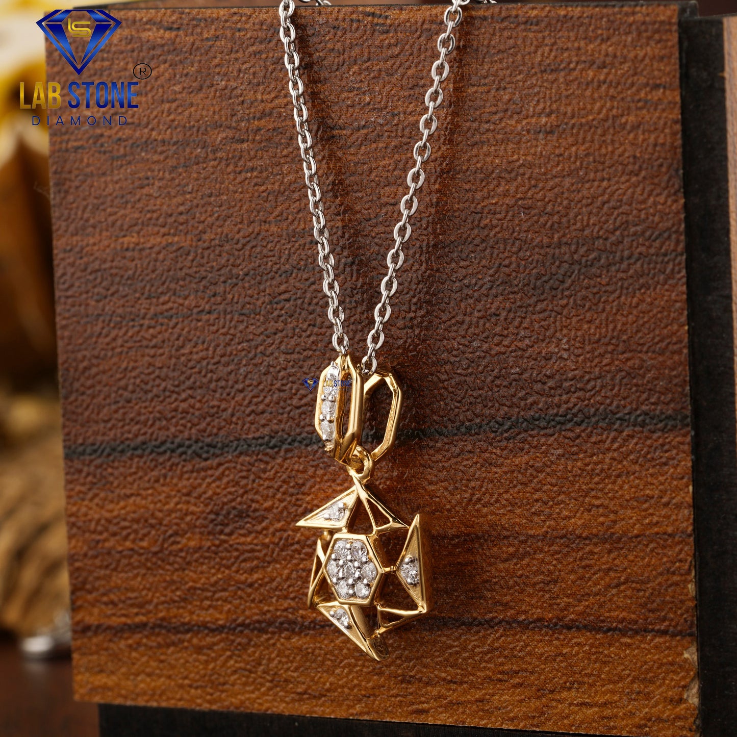 0.134 TDW Round Cut Diamond Custom Pendant with Chain