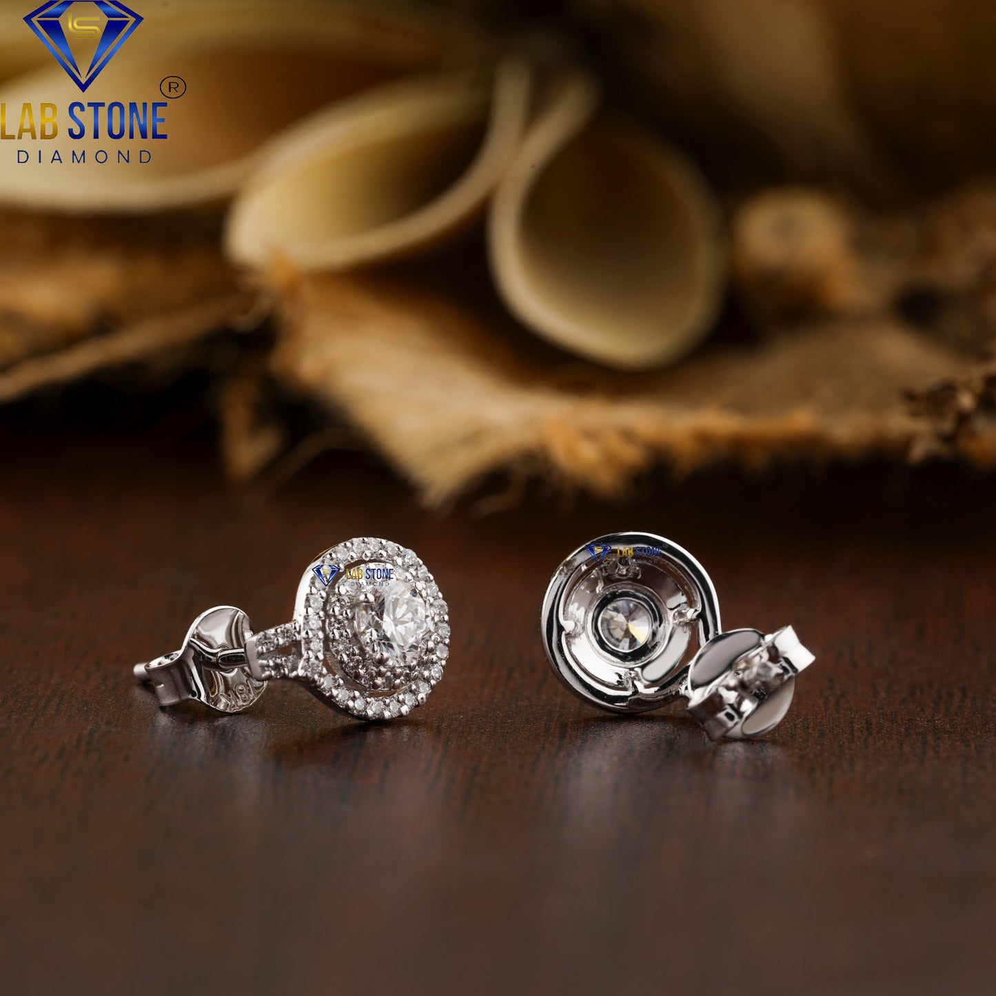 0.47 TDW Round Cut Diamond Stud Earring