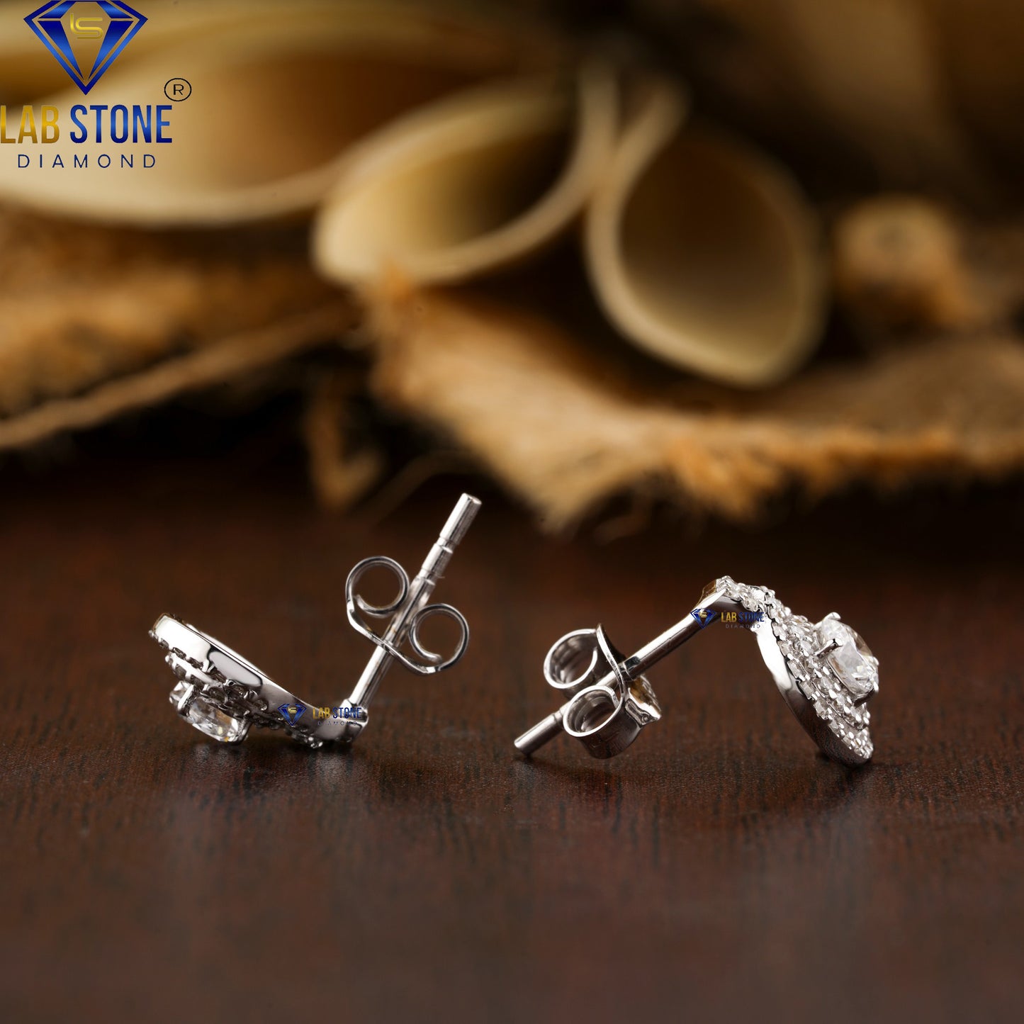 0.47 TDW Round Cut Diamond Stud Earring