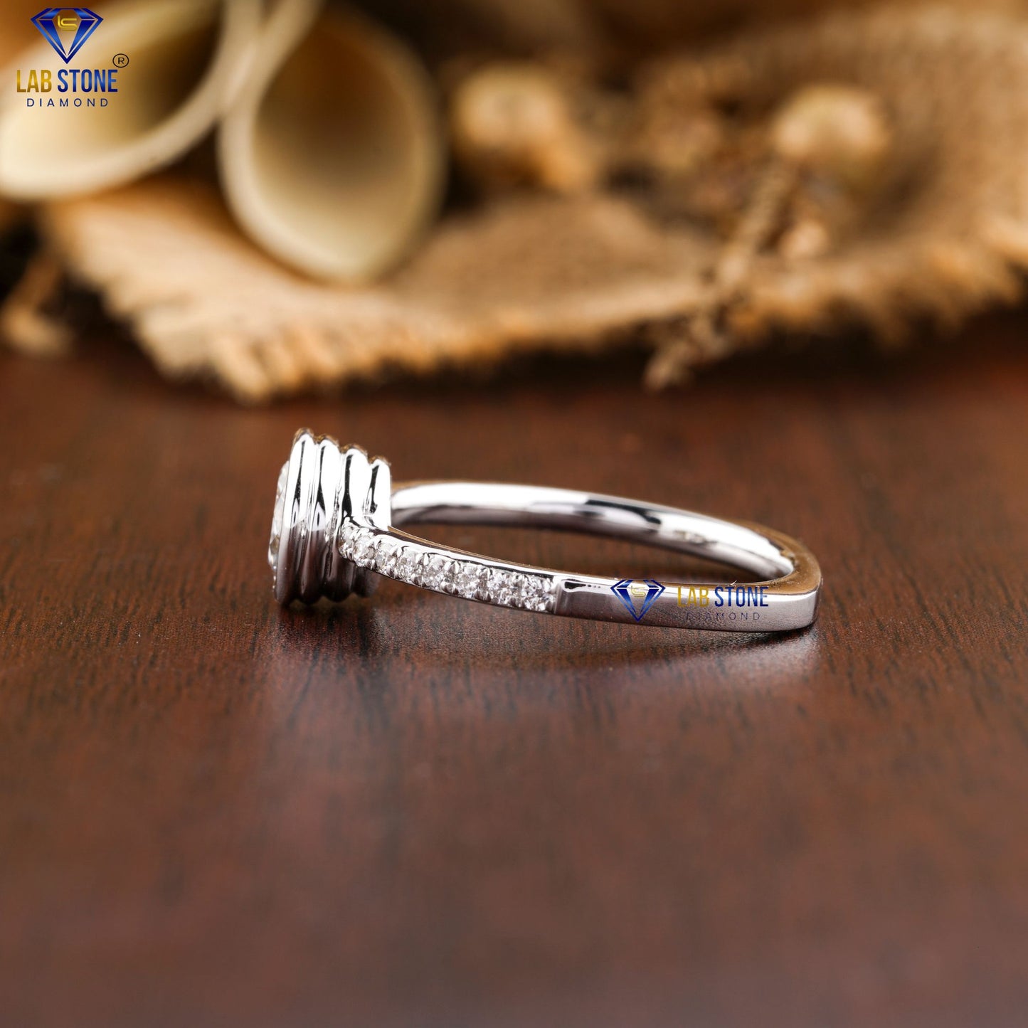 1.17 TDW Round Cut Women’s Engagement Diamond Ring