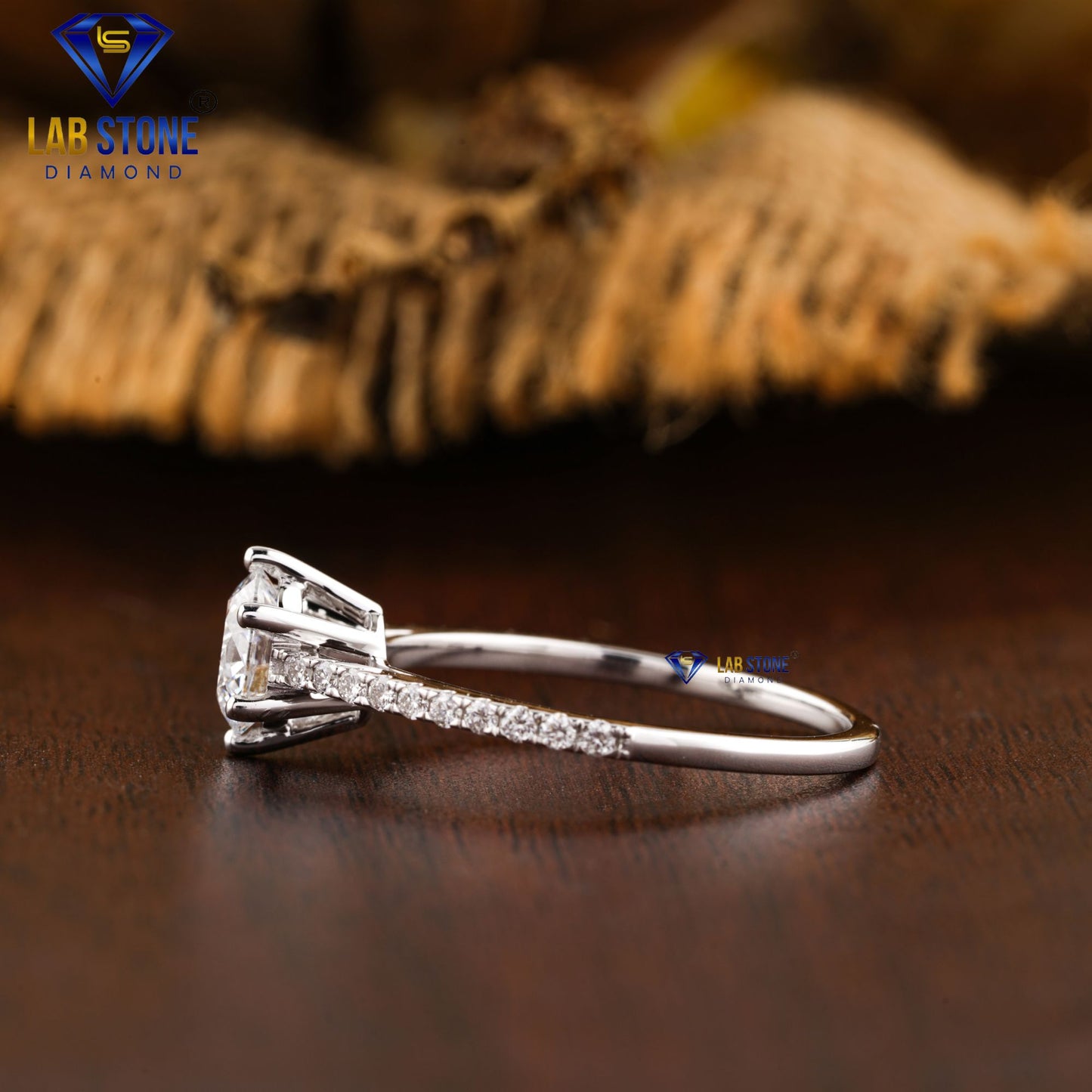1.172 TDW Round Cut Women's Engagement Diamond Ring