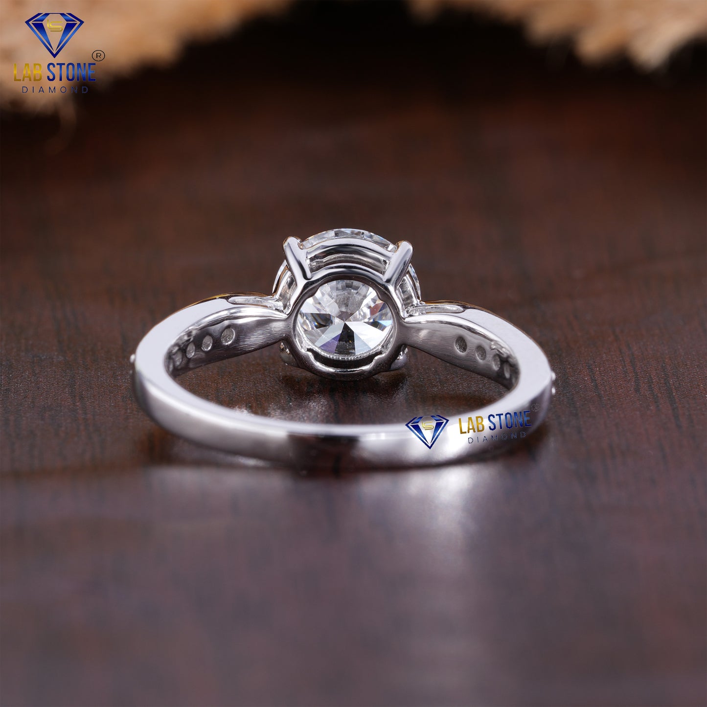 1.50 TDW Round Cut Diamond Women’s Engagement Ring