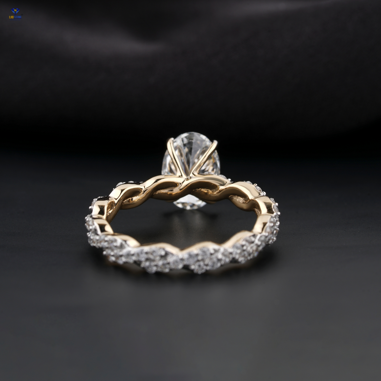 2.05 TDW Oval & Round Cut Women’s Engagement Diamond Ring