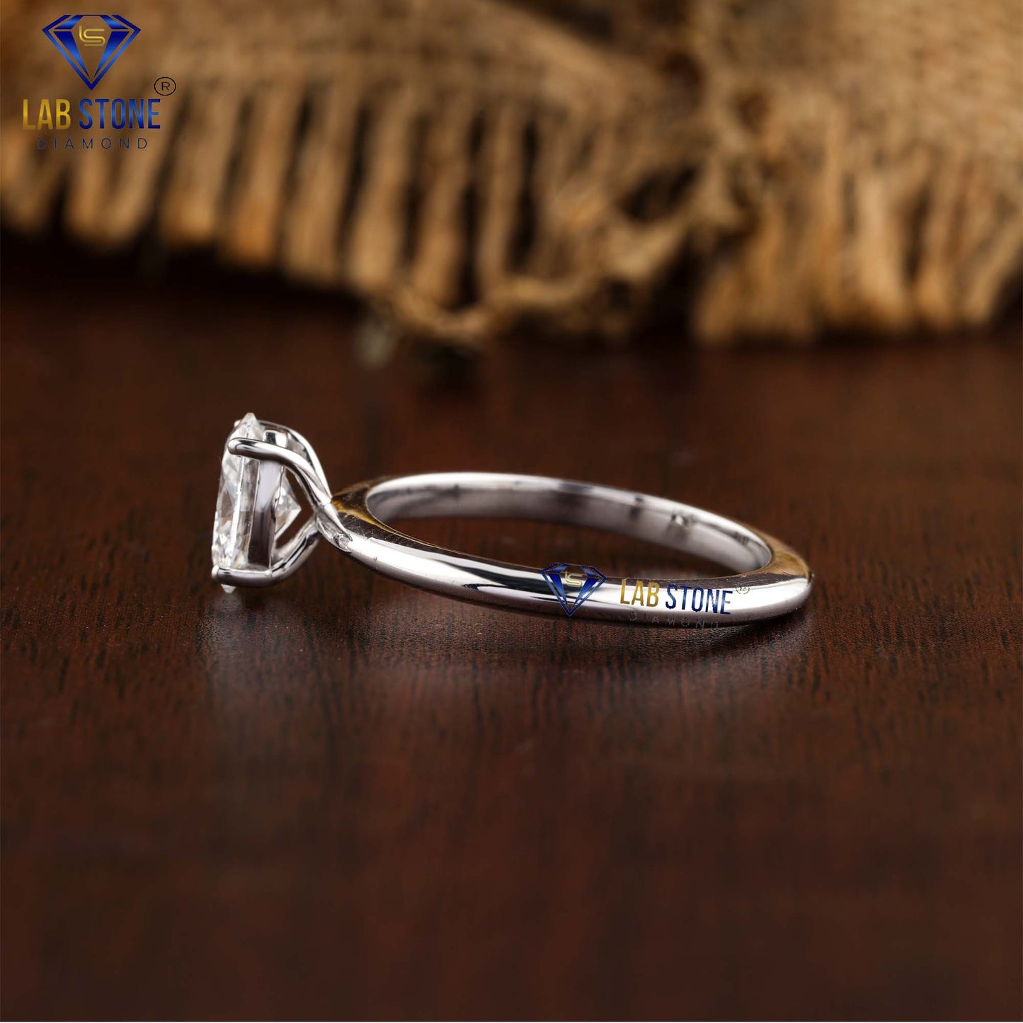 1.00 TDW Oval Cut Women’s Diamond Solitaire Ring