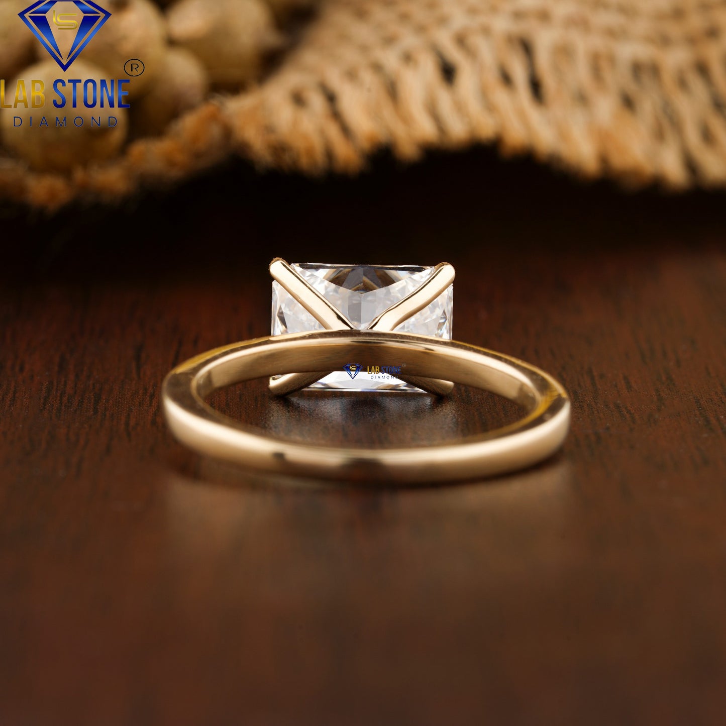 2.50 TDW Radiant Cut Diamond Women's Solitaire Ring