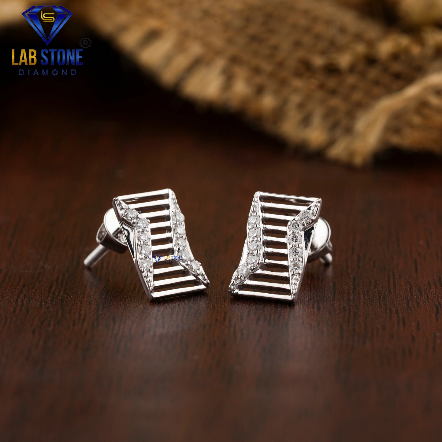 0.15 TDW Round Cut Diamond Stud Earring