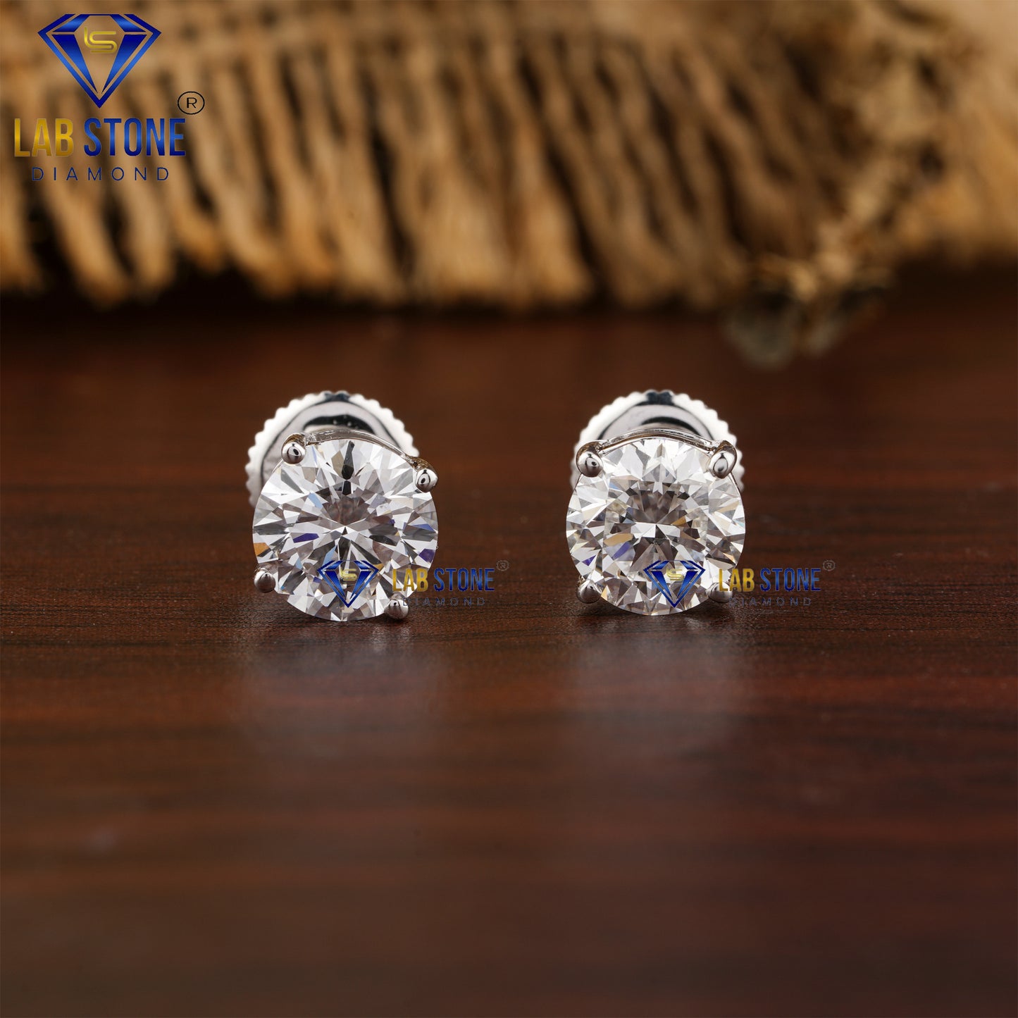 1.07 TDW Round Cut Diamond Stud Earring