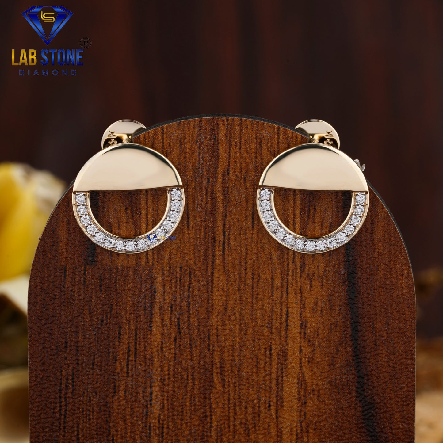 0.30 TDW Round Cut Diamond Stud Earring