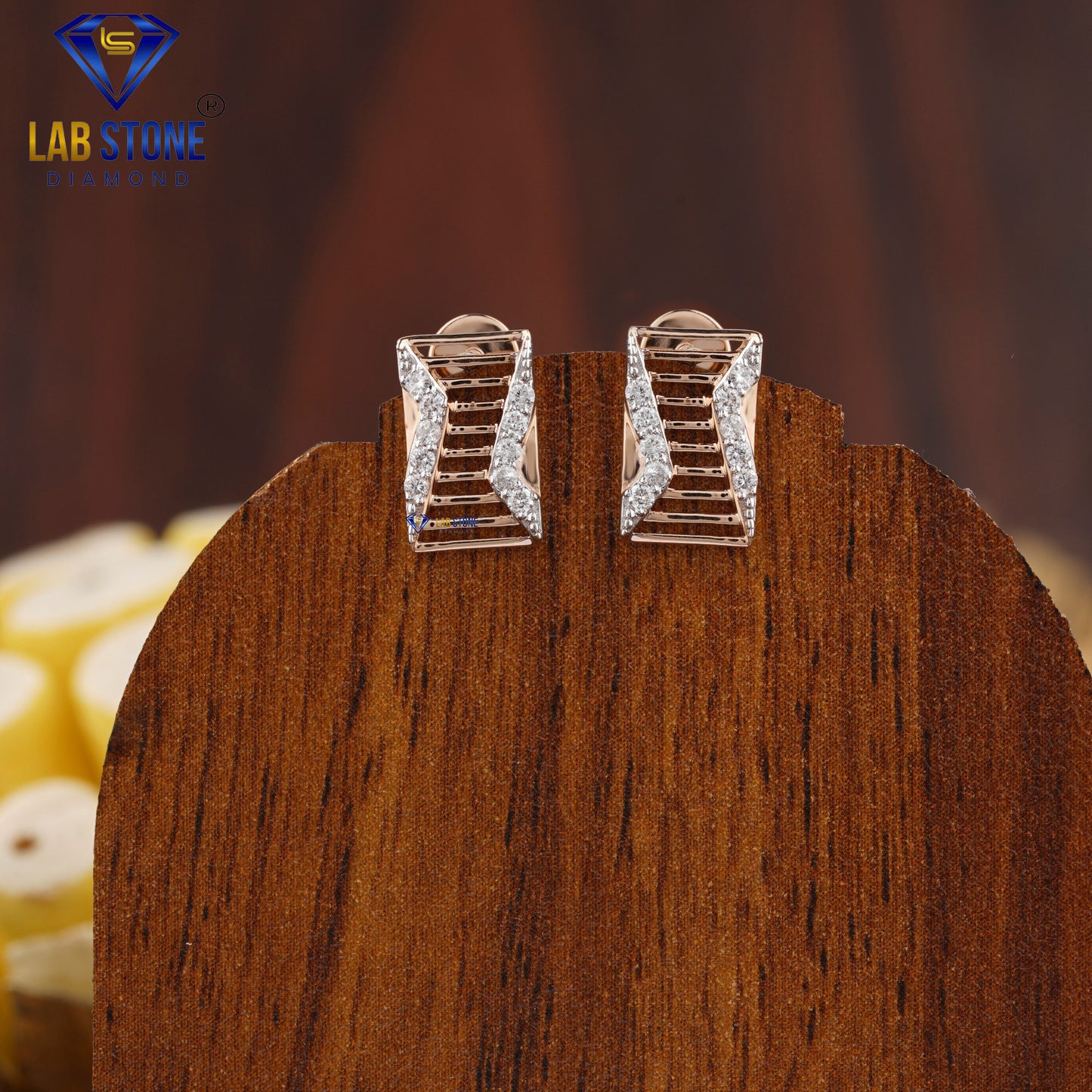 0.15 TDW Round Cut Diamond Stud Earring