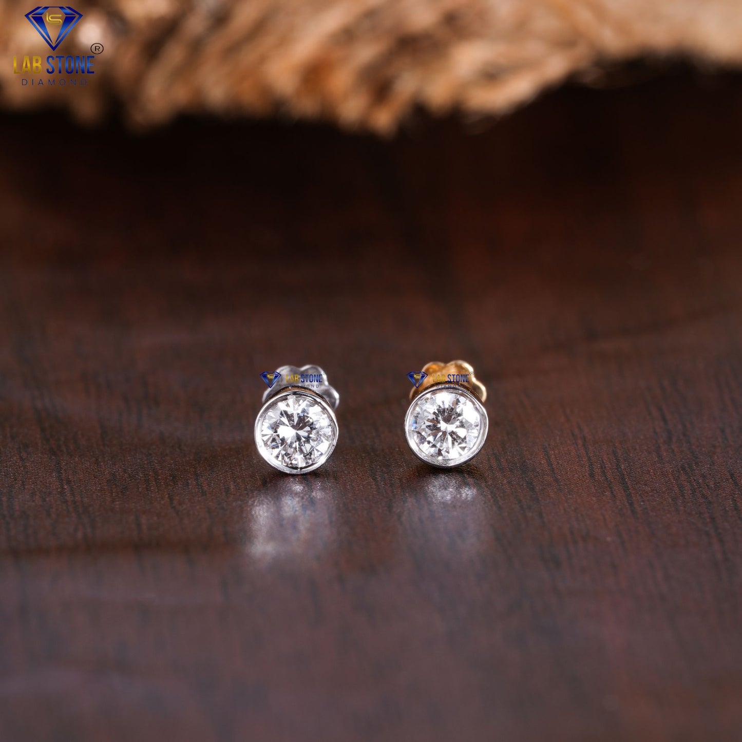 0.77 TDW Round Cut Diamond Stud