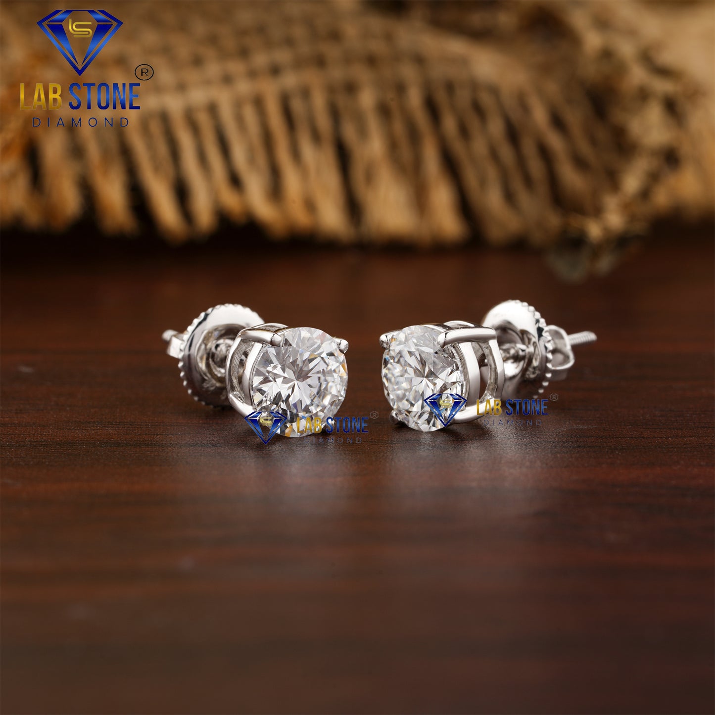1.07 TDW Round Cut Diamond Stud Earring