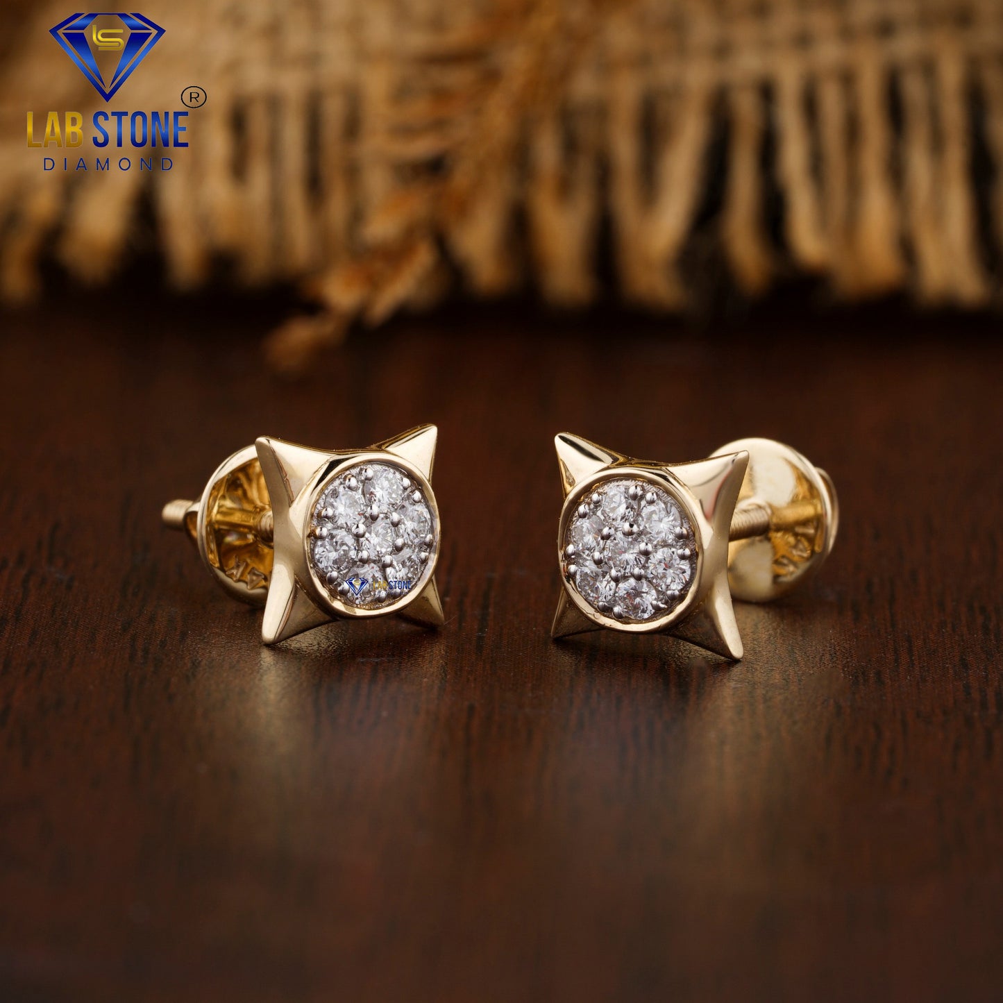 0.196 TDW Round Cut Diamond Stud Earring