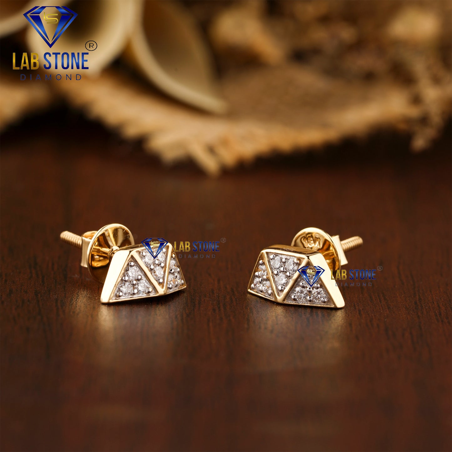 0.21 TDW Round Cut Diamond Stud Earrings