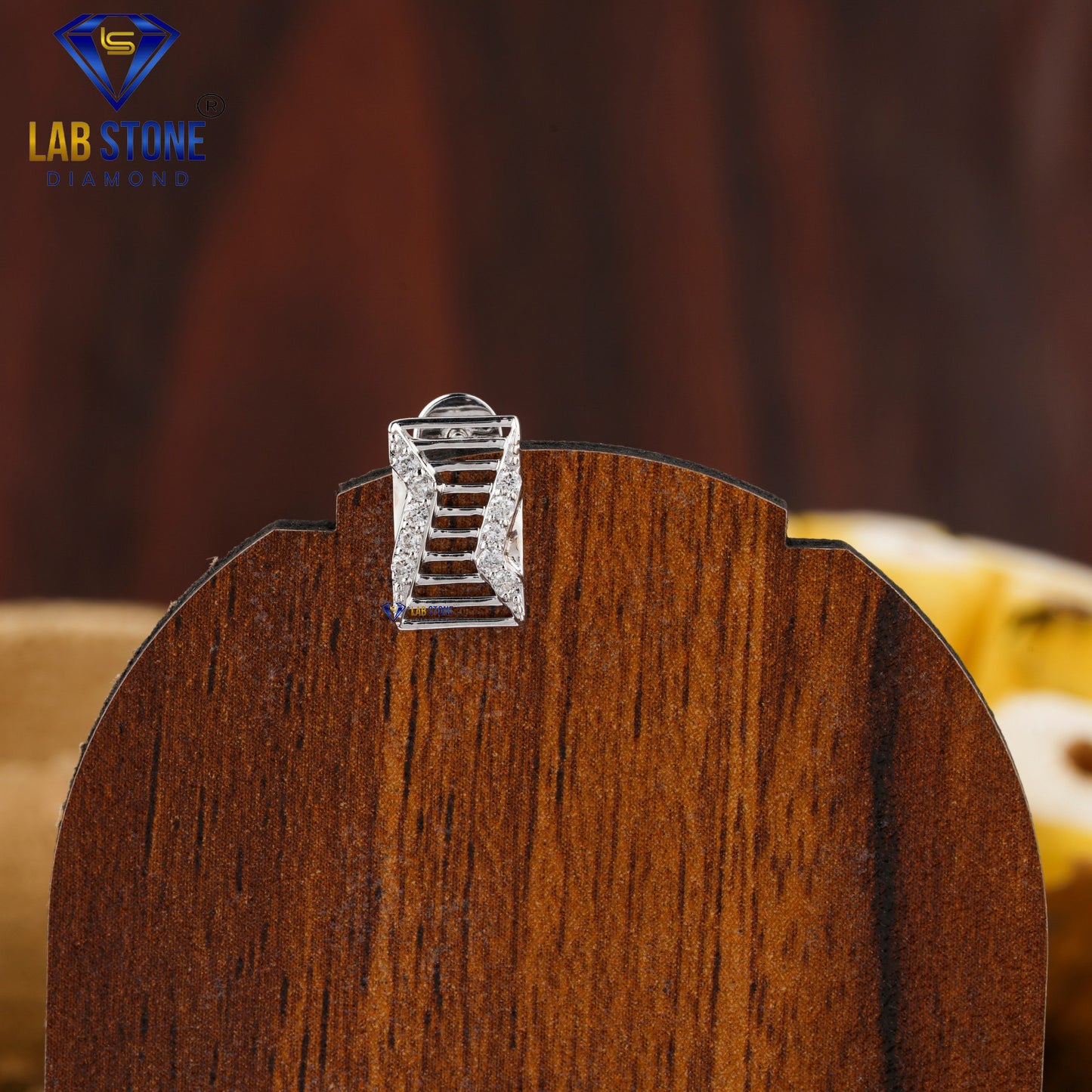 0.15 TDW Round Cut Diamond Stud Earring