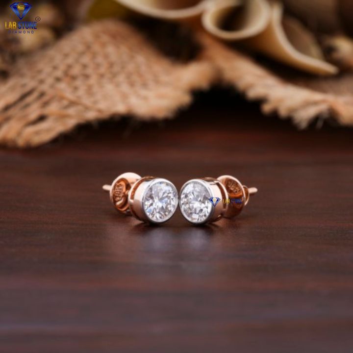 1.08 TDW Round Cut Diamond Solitaire Stud Earring