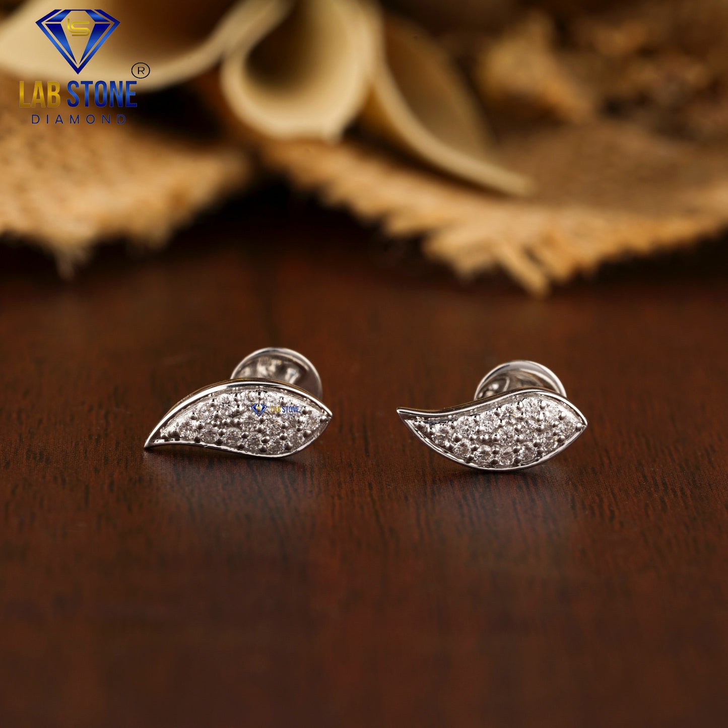 0.258 TDW Round Cut Diamond Stud Earring